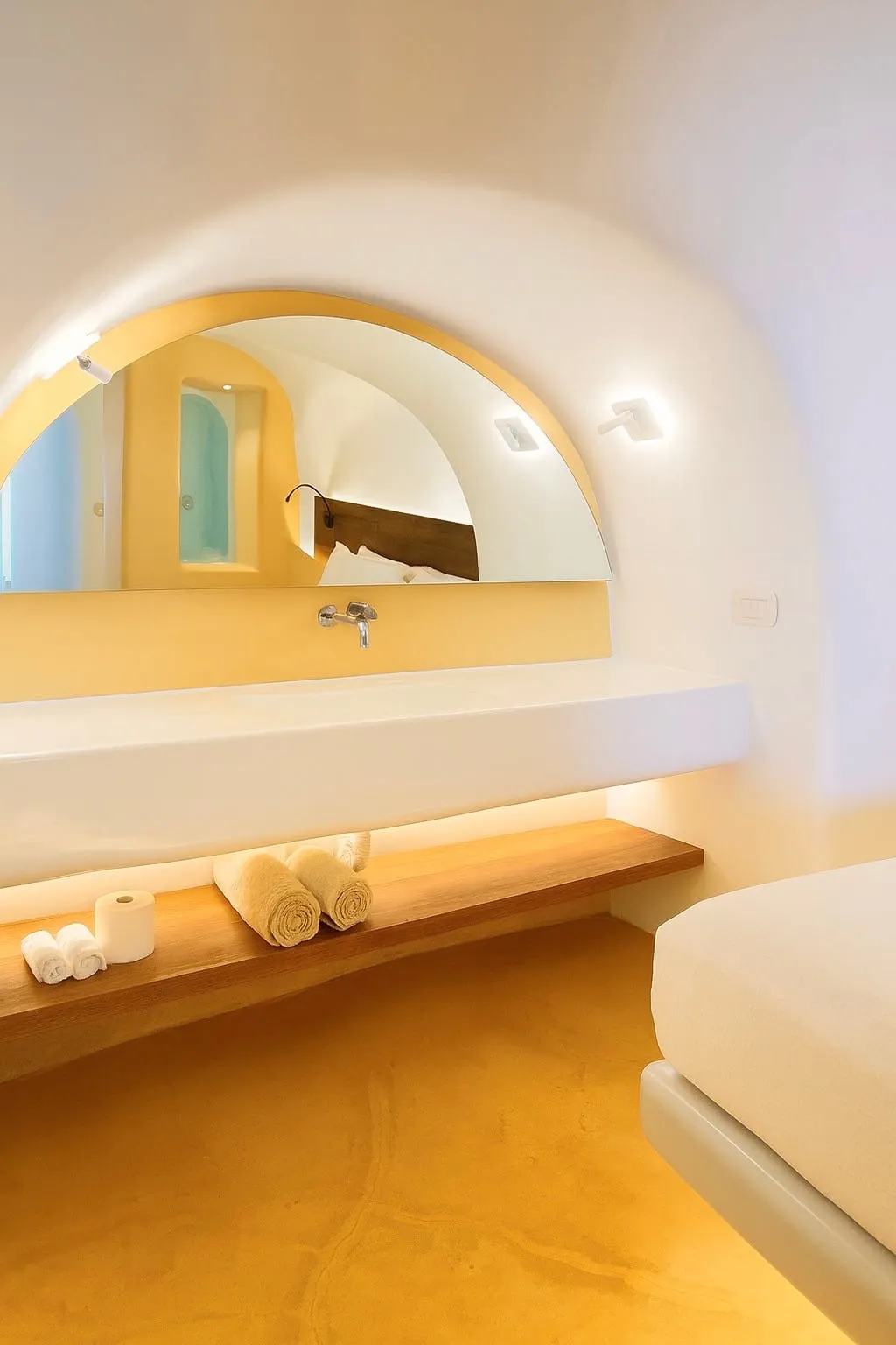 10 Deluxe Cliff Cave Suite (Indoor Massage Pool)