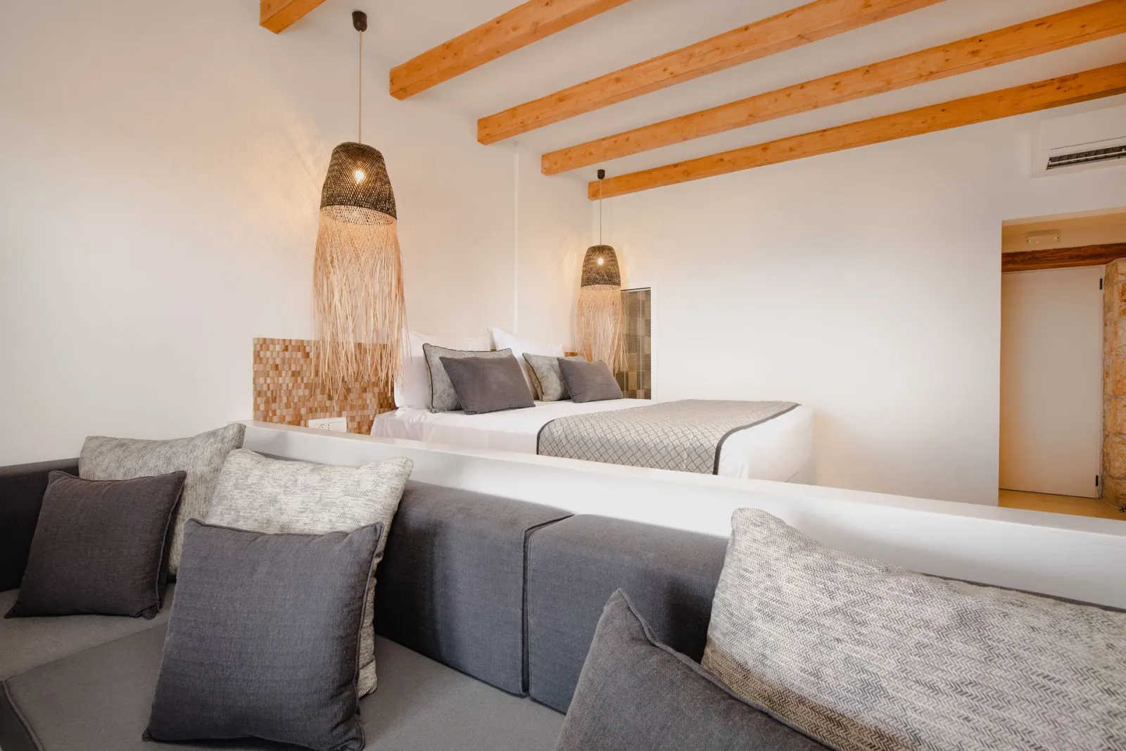 Signature Suite with Private Pool