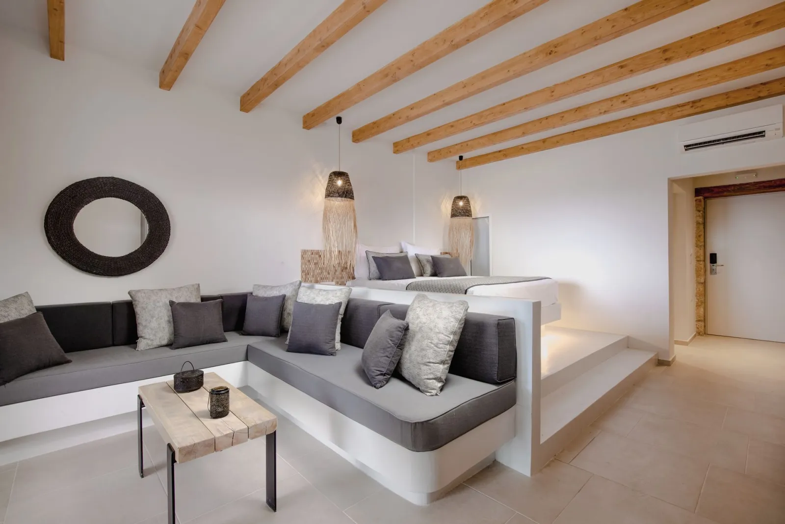 Signature Suite with Private Pool