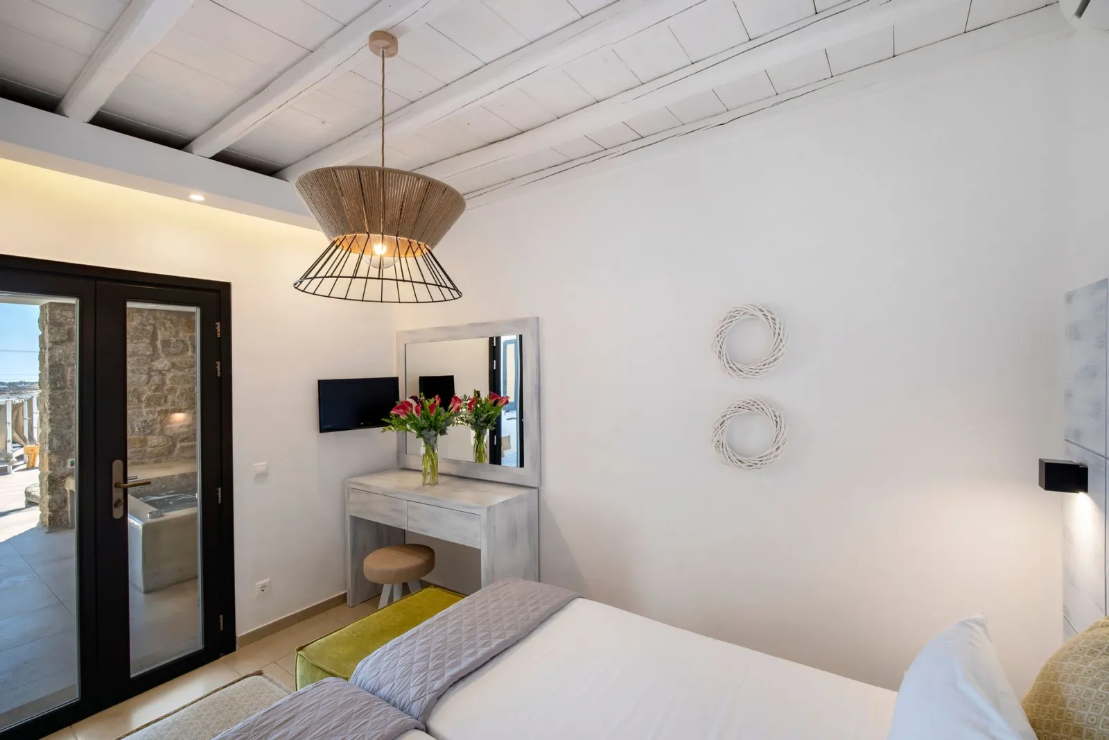 Pool View Apartment for 4 people with Private Terrace and outdoor Jacuzzi