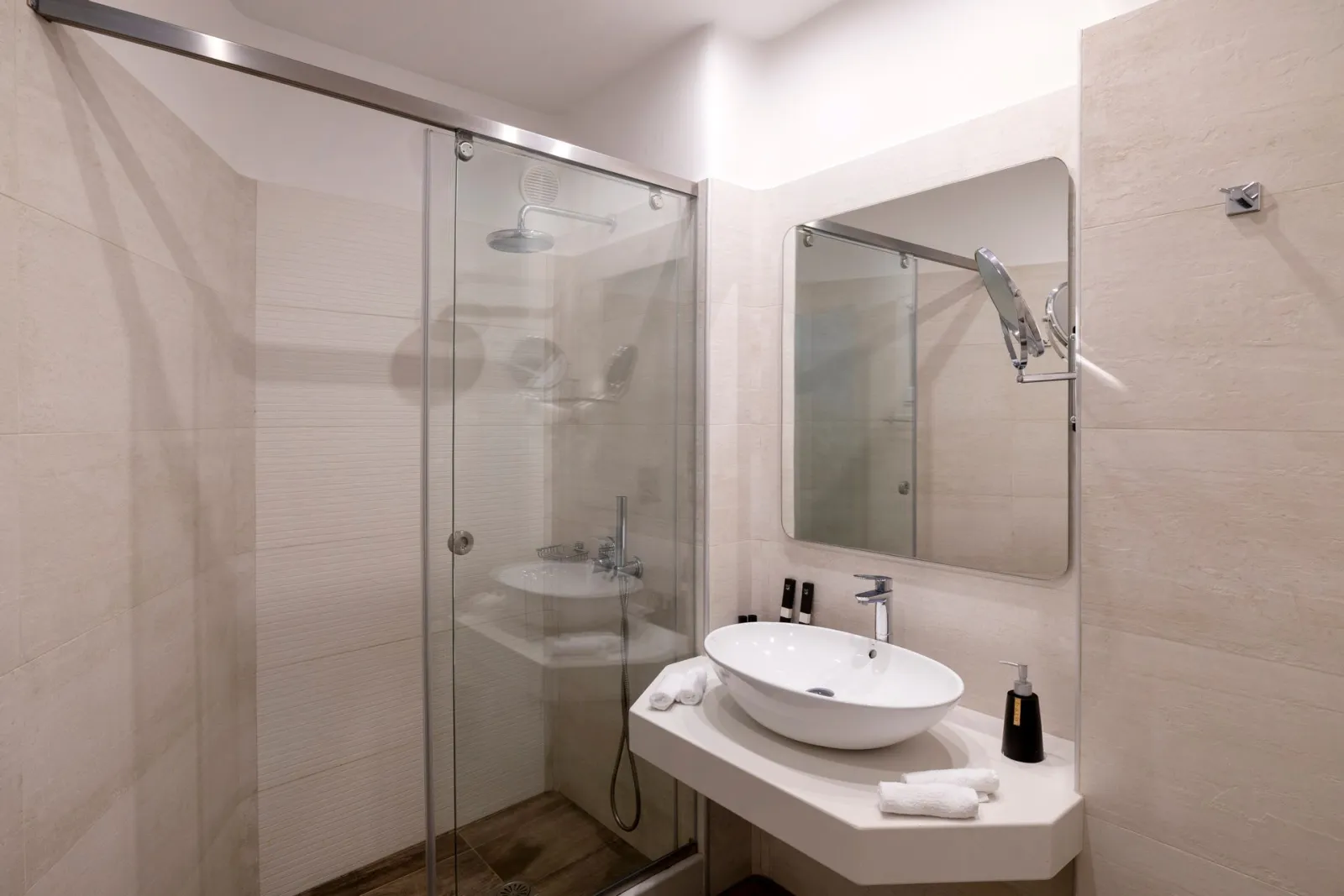 Pool View Apartment for 4 people with Private Terrace and outdoor Jacuzzi
