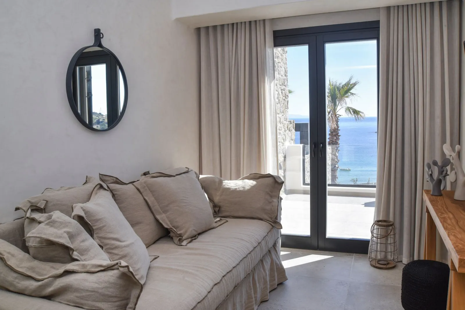 Superior Suite with Backyard Private Pool and Panoramic Sea View