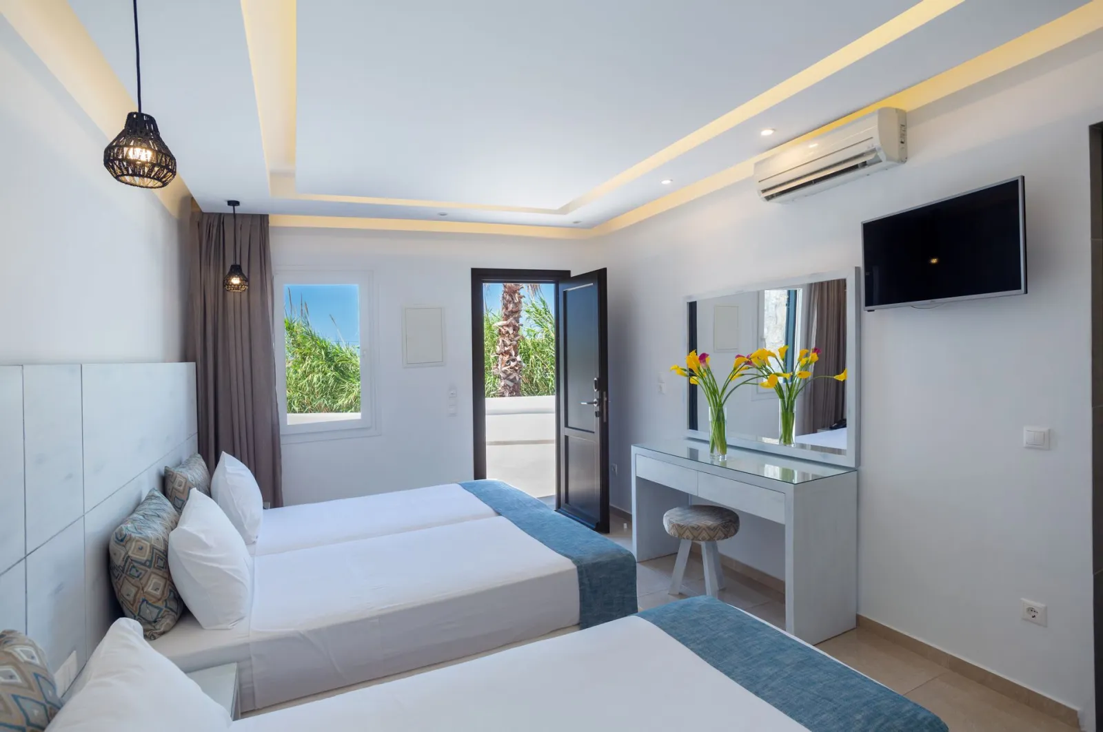 Triple Studio with Private Terrace and Outdoor Jacuzzi