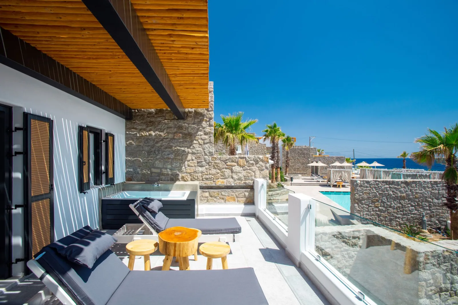 Sea View Apartment for 4 people with Big Balcony and Outdoor Hot Tub