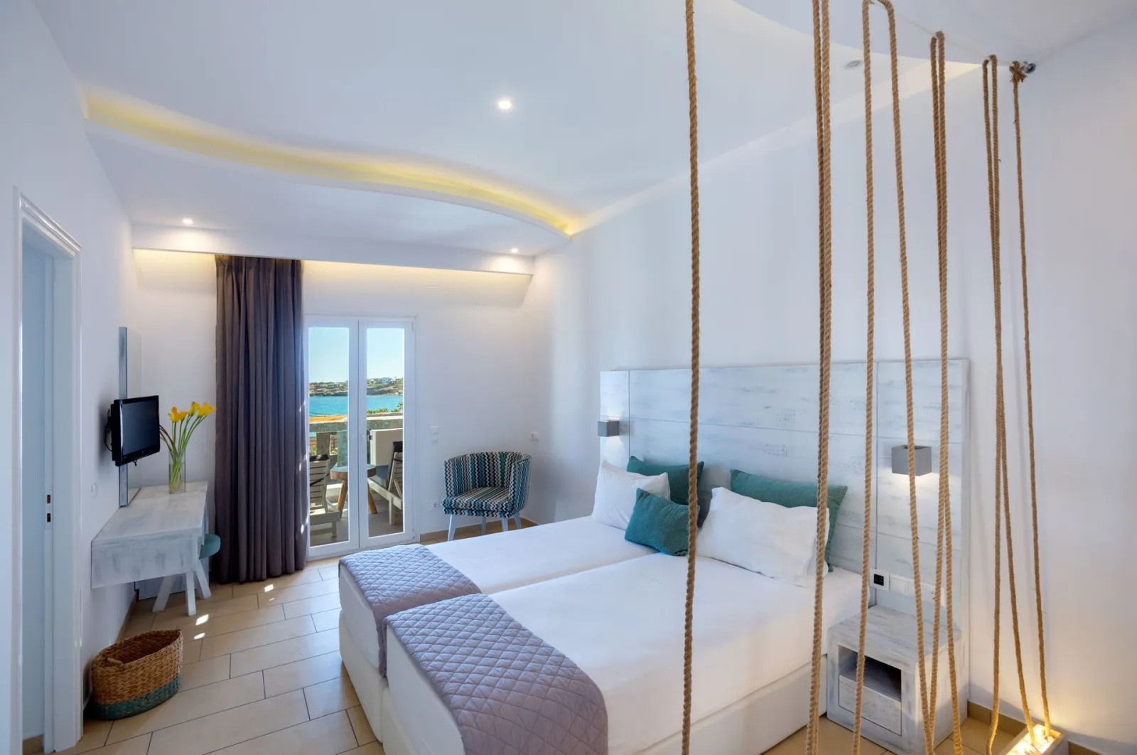 Sea View Apartment for 5 people with Big Balcony and Outdoor Hot Tub