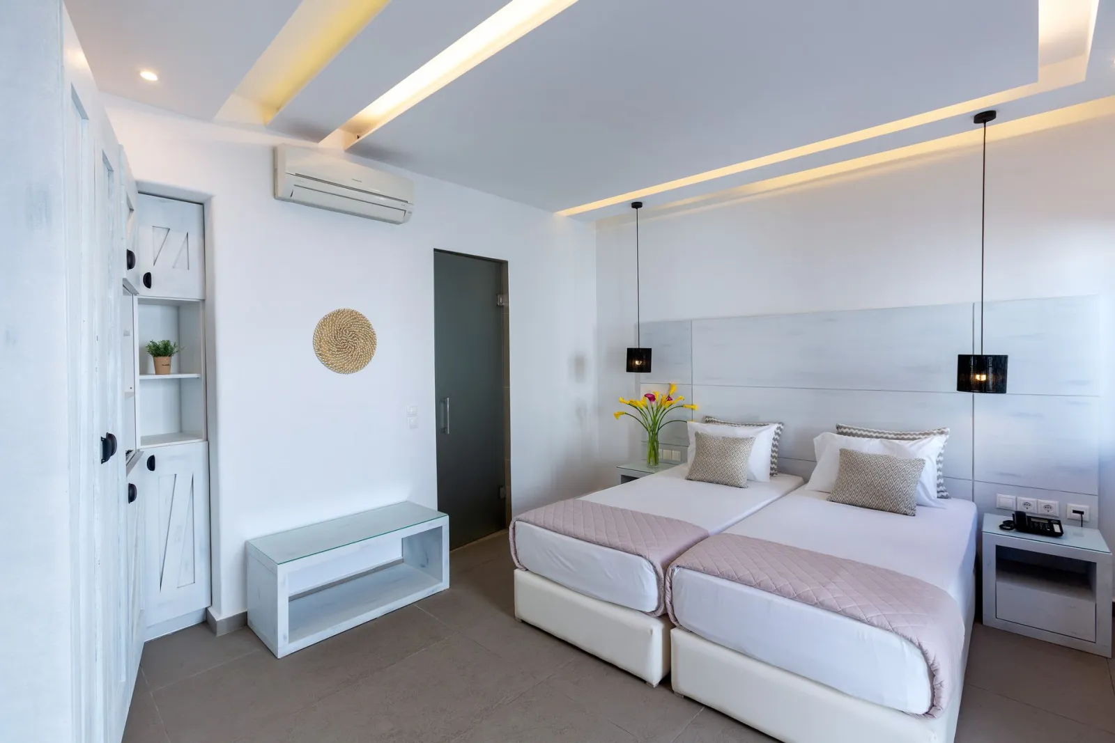 Double or Twin Room with Private Pool on the Side