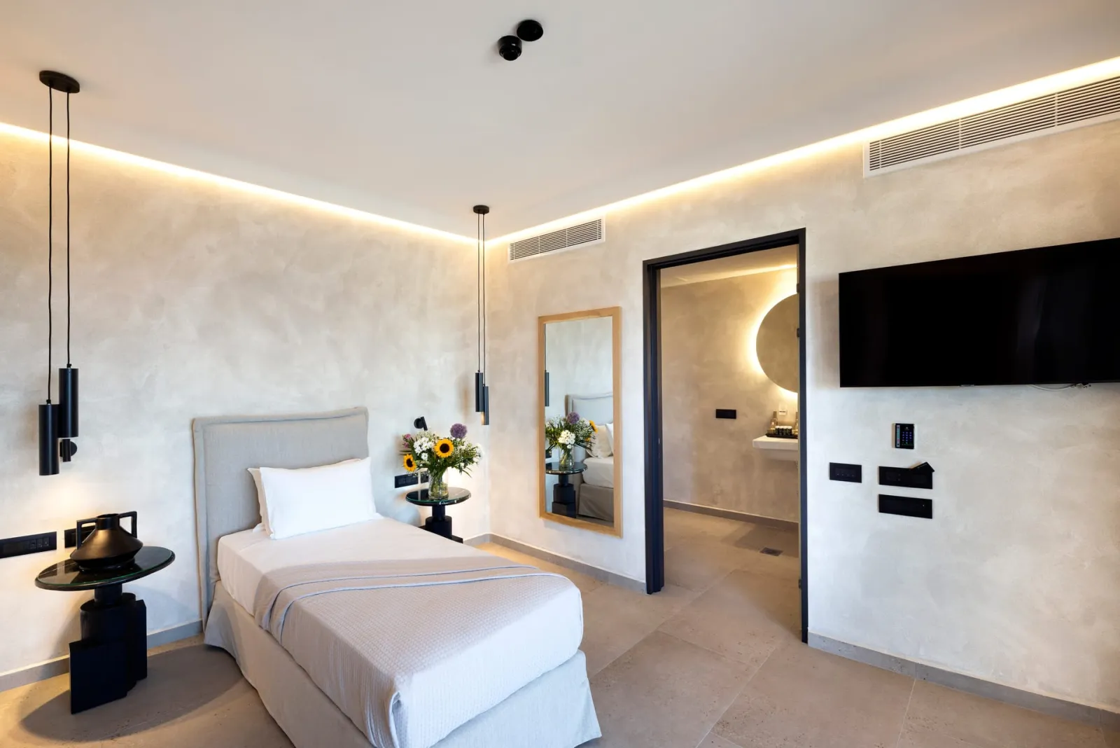 Majestic One Bedroom Villa with Private Pool and Side Sea View