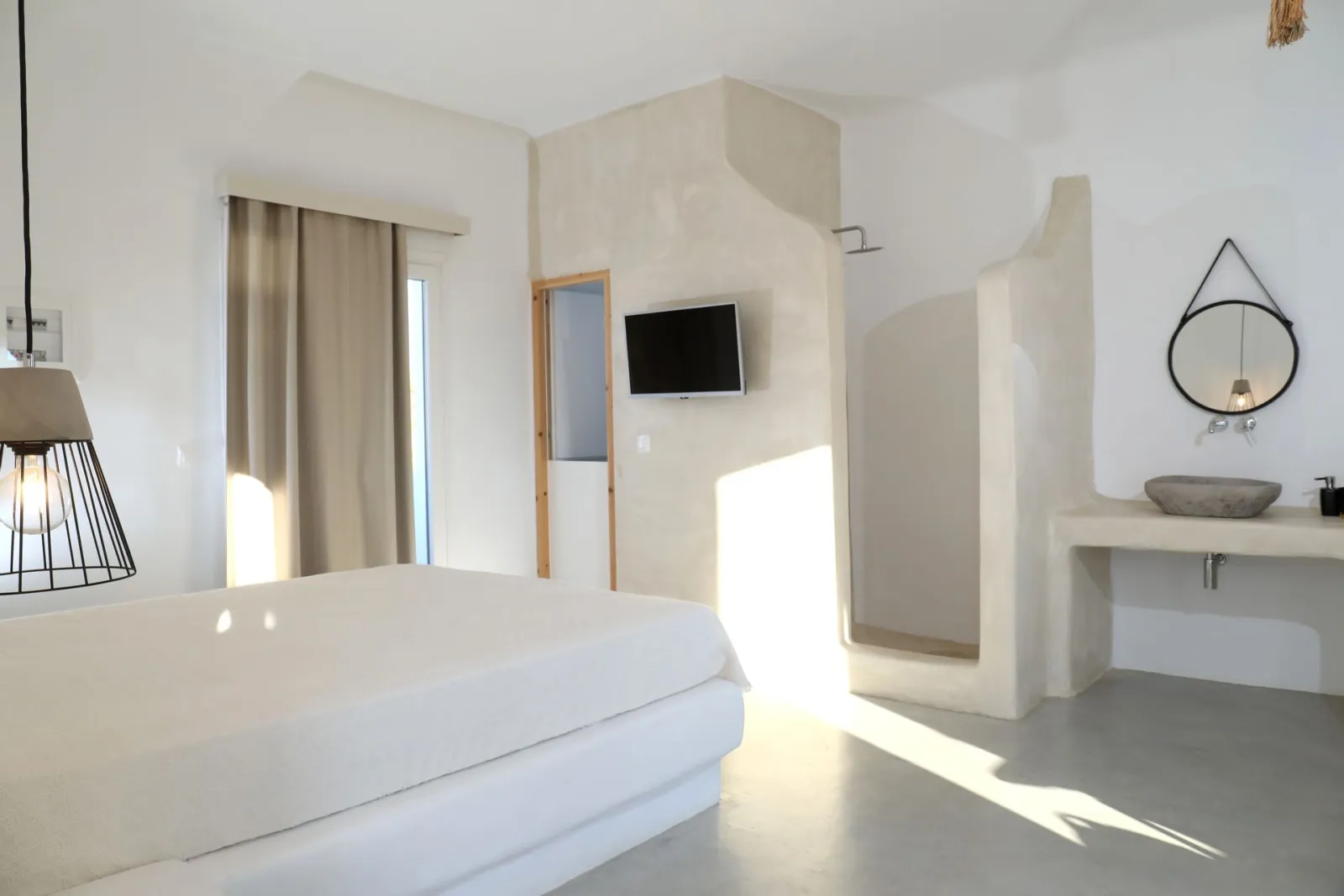 Honeymoon Suite with outdoor hot tub and sea view