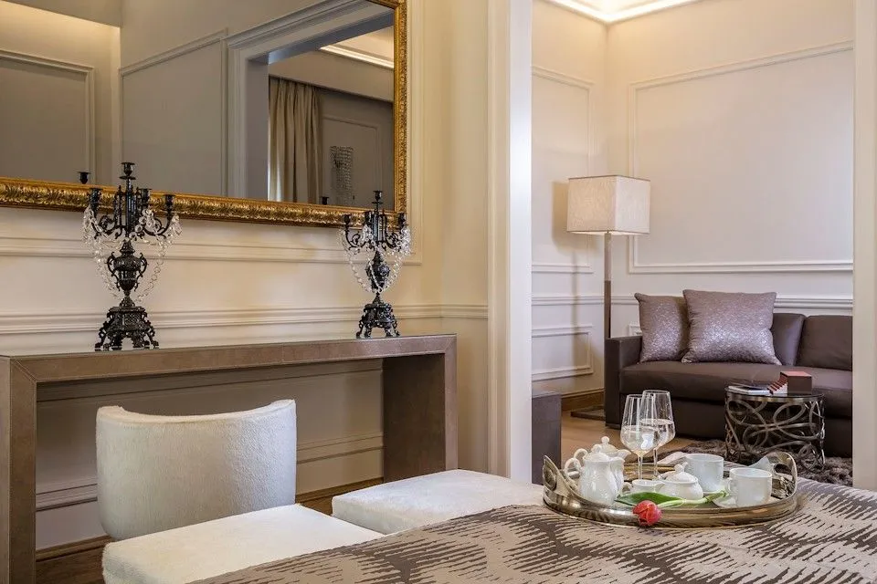 Deluxe Queen Suite
