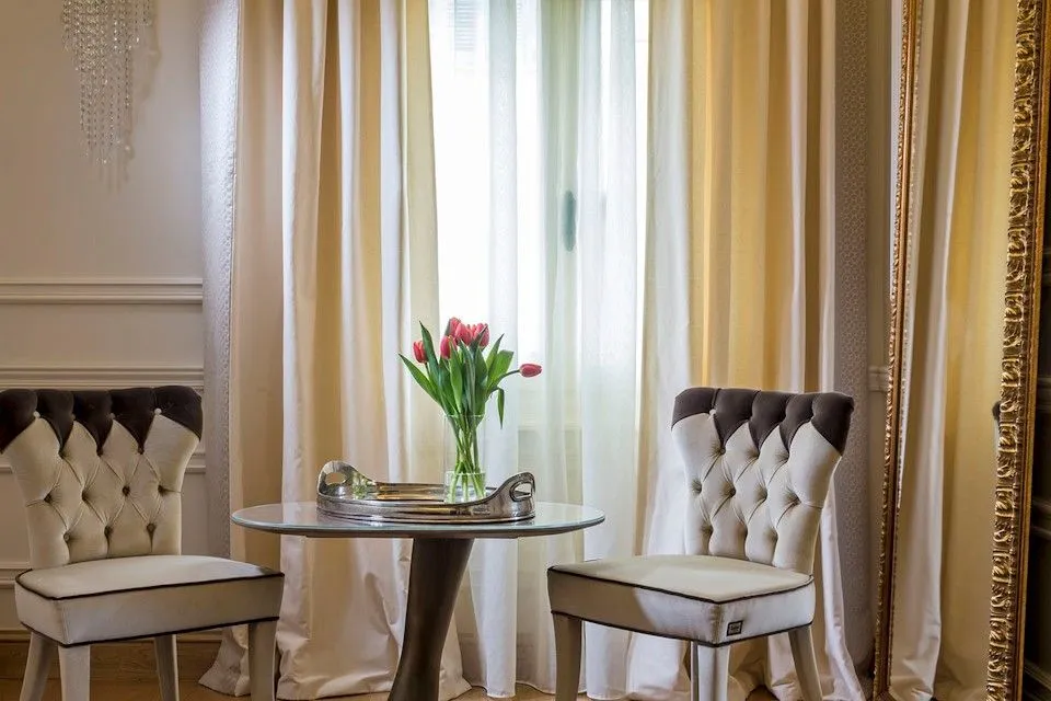 Deluxe Queen Suite