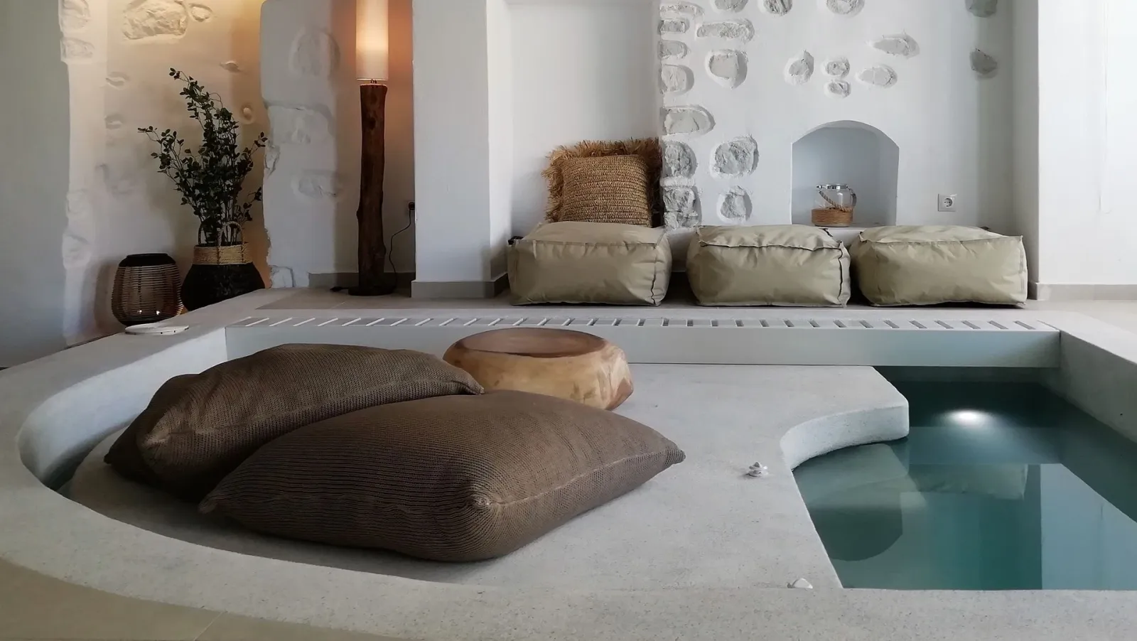 Aphrodite Luxury Apartment Indoor Mini Pool Jacuzzi
