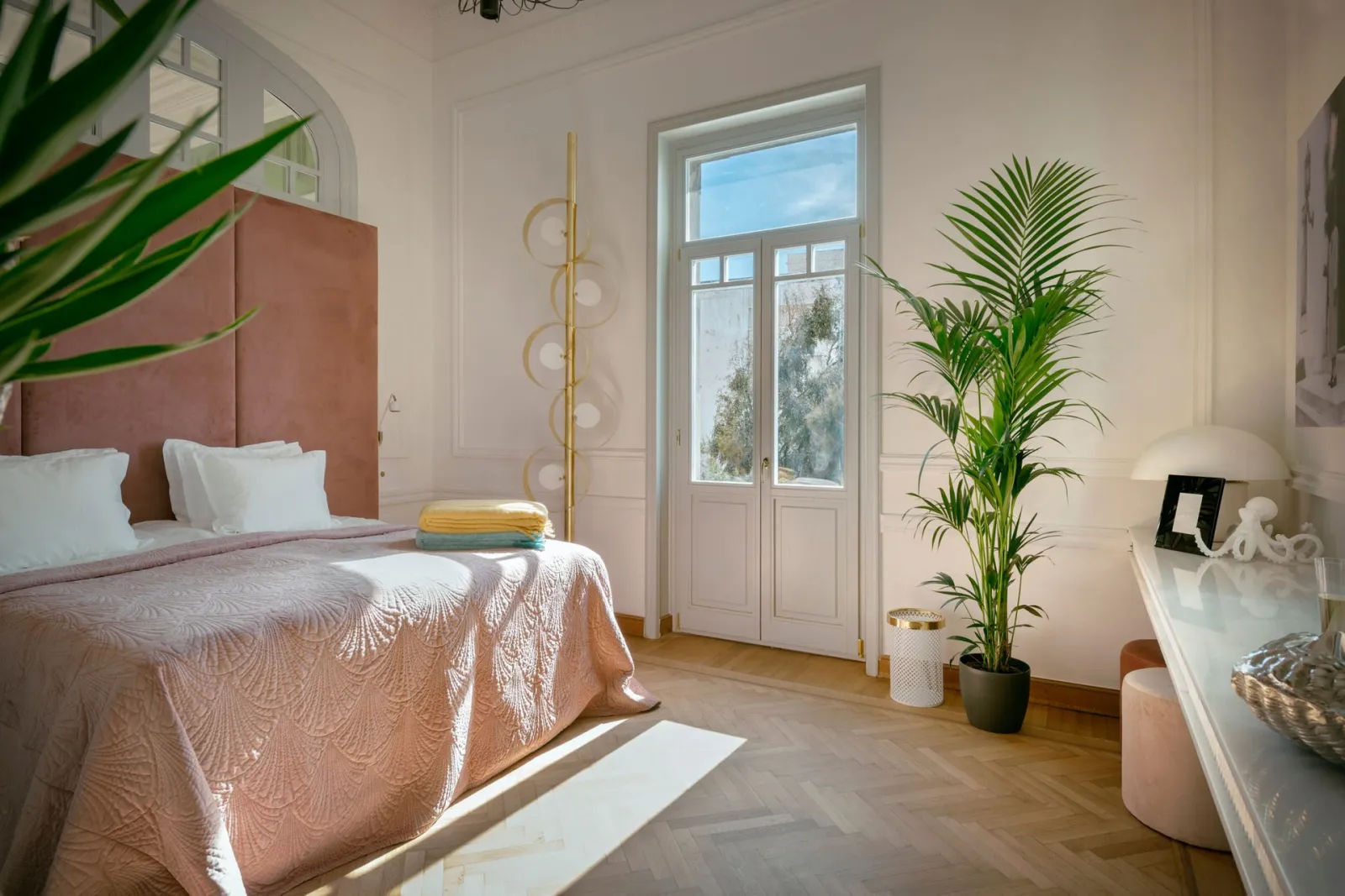 Dionyssos Suite with Balcony and Free-Standing Bath Tub