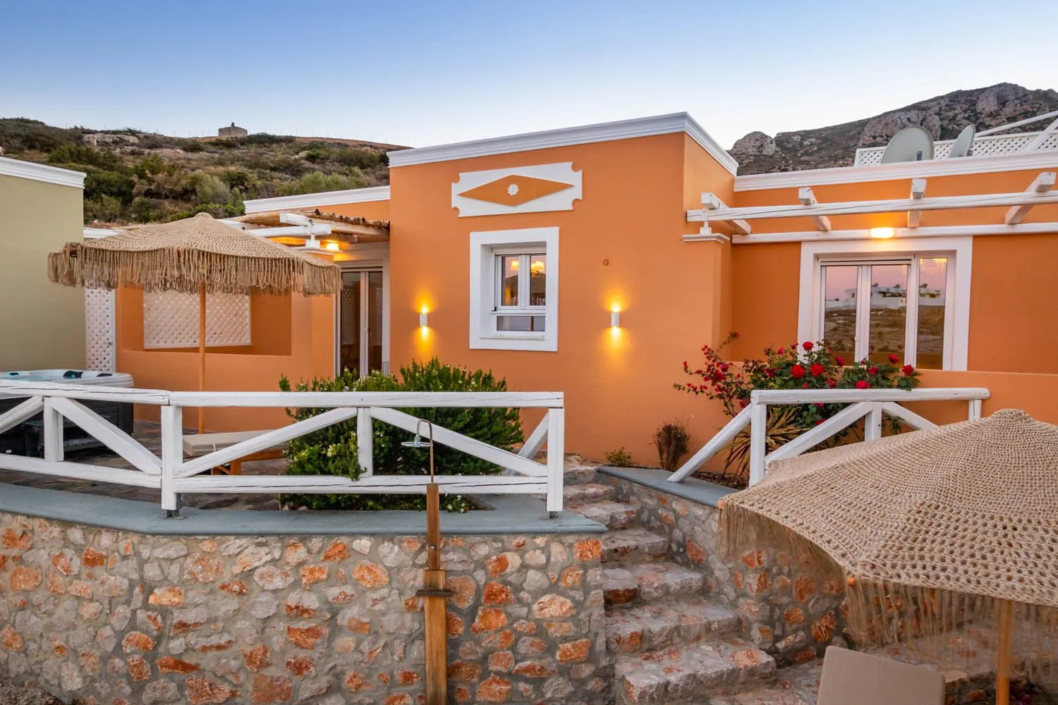 Villa Levanta with jacuzzi outside