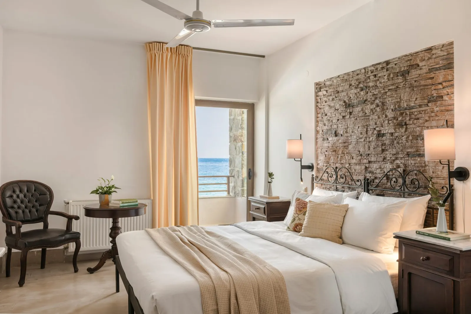 Deluxe Double Room with Sea view (Higher Floor)
