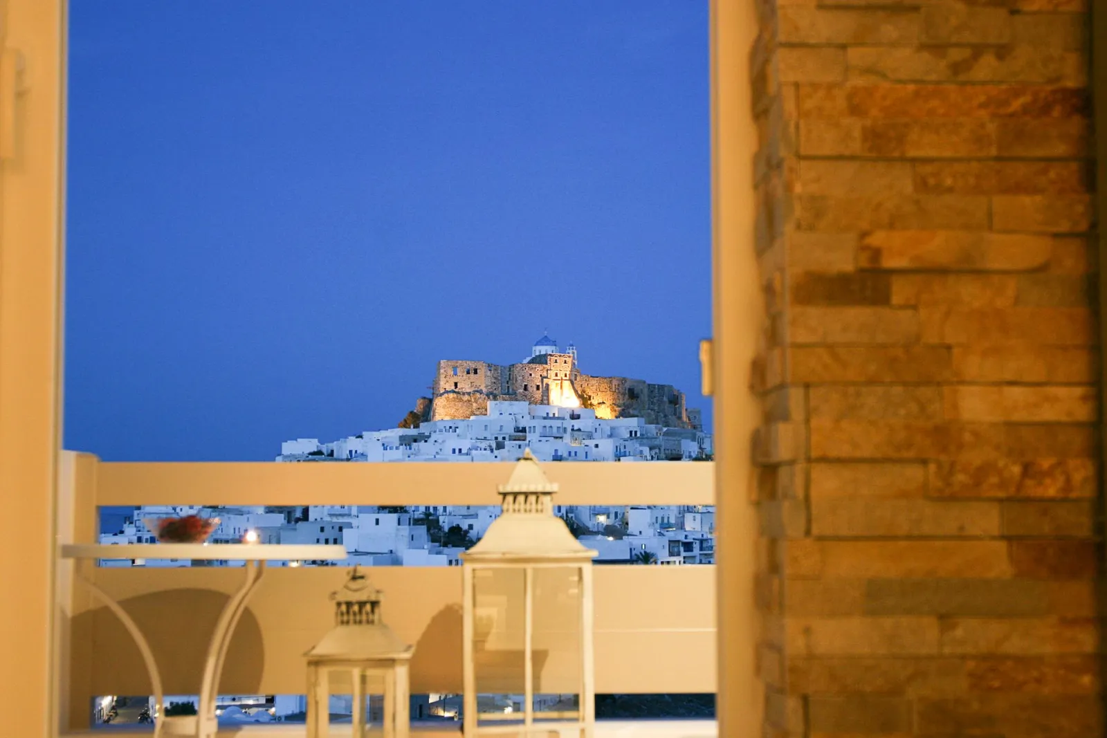 Suite with Outdoor Jacuzzi Sea & Castle view