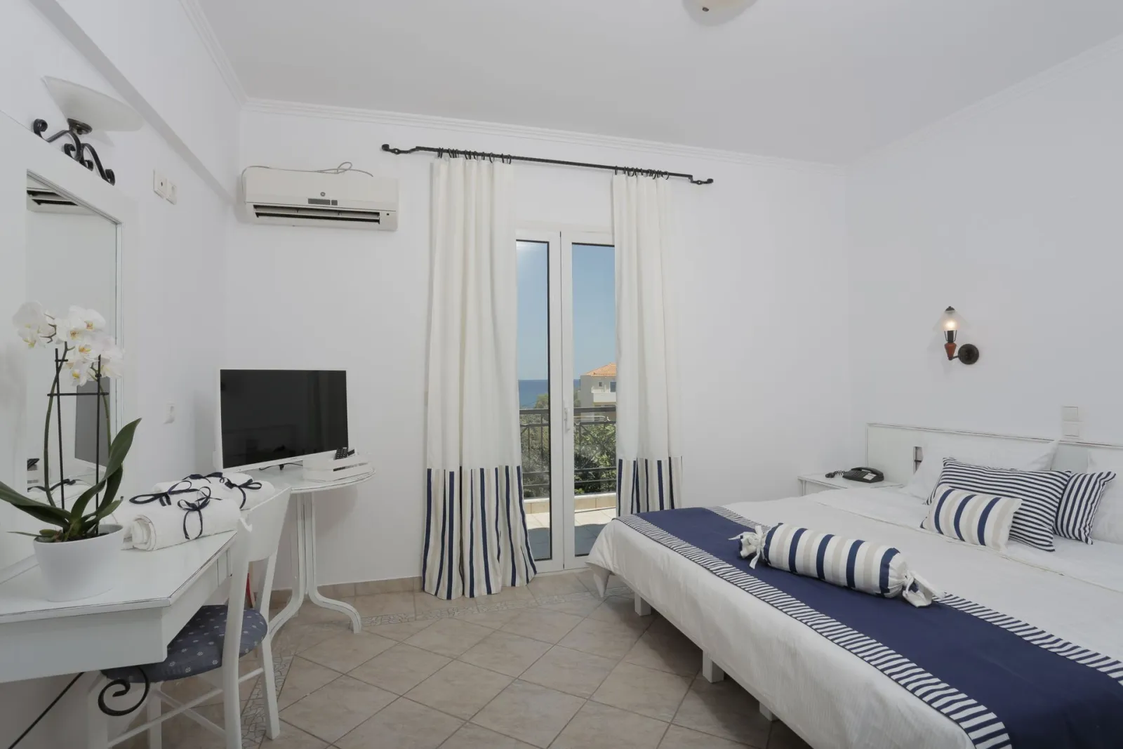 Double or Twin Room with Sea View
