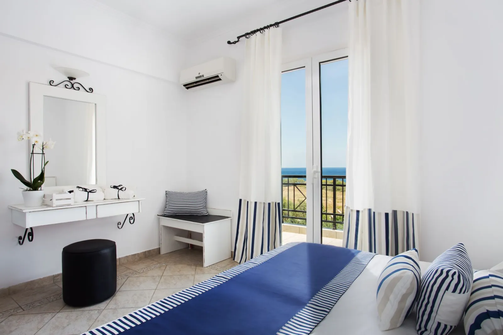 Double or Twin Room with Sea View