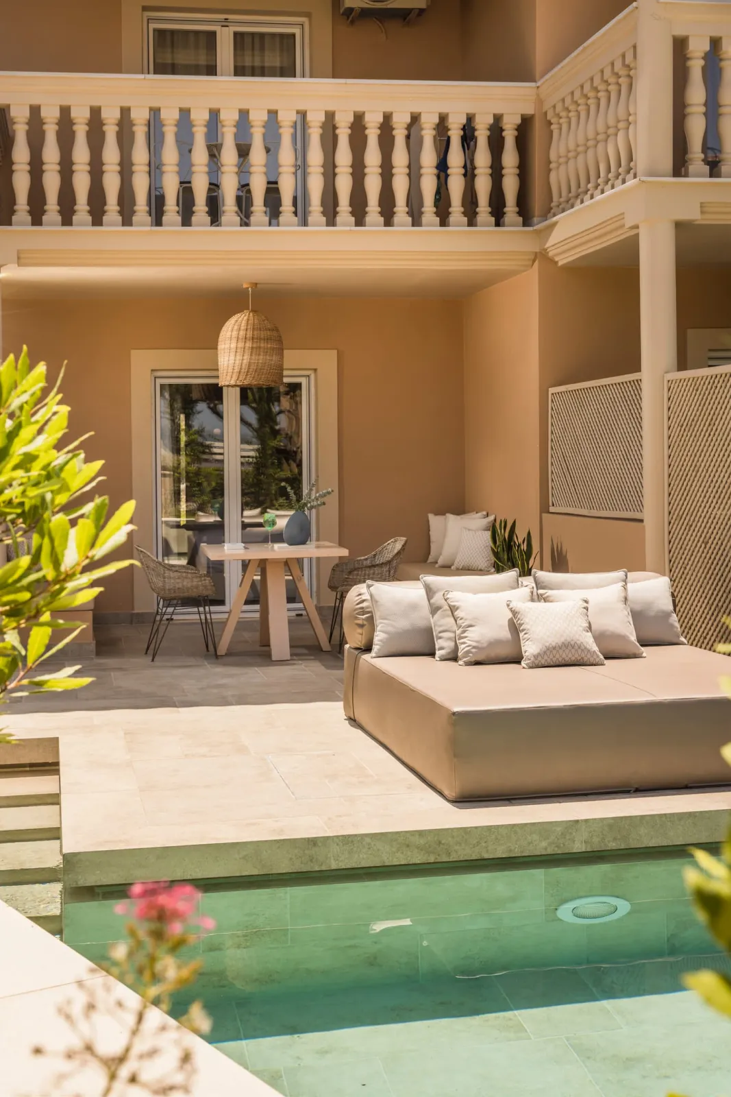 Deluxe garden view swim up