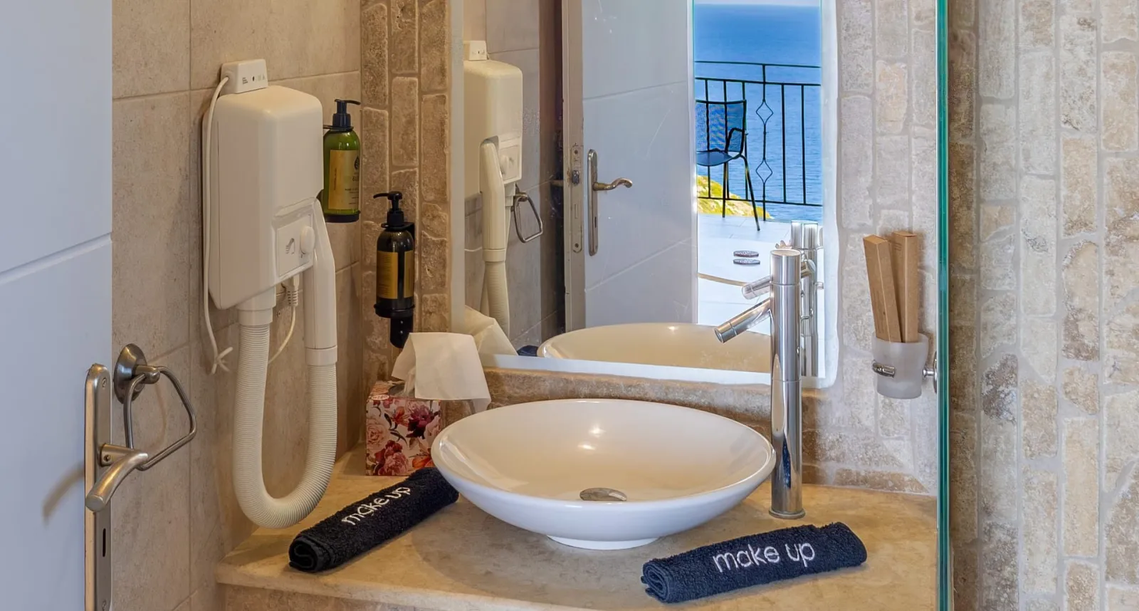 Junior Superior Suite | Pool &amp; Sea View
