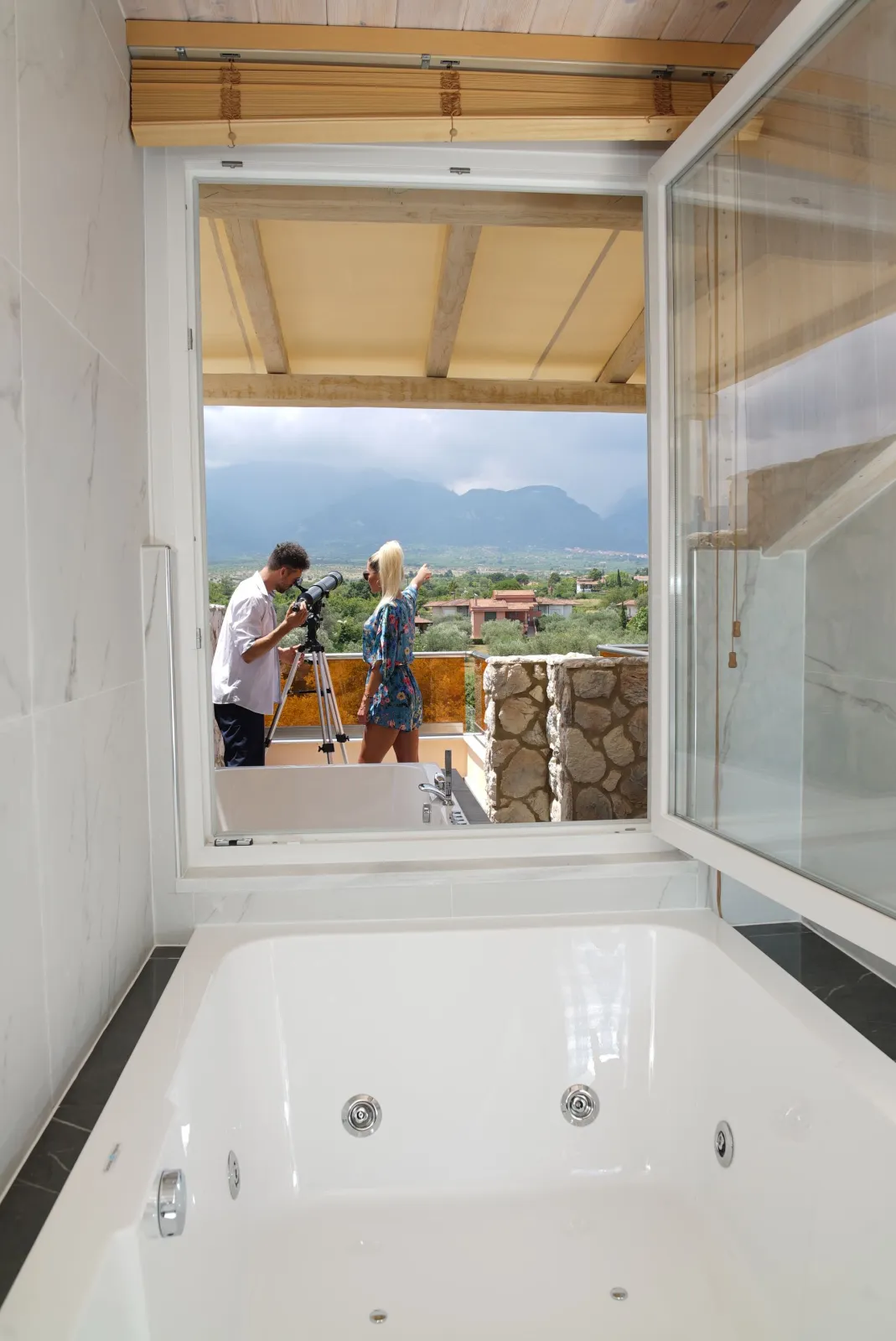 Executive Olympus View Suites Hot Tub