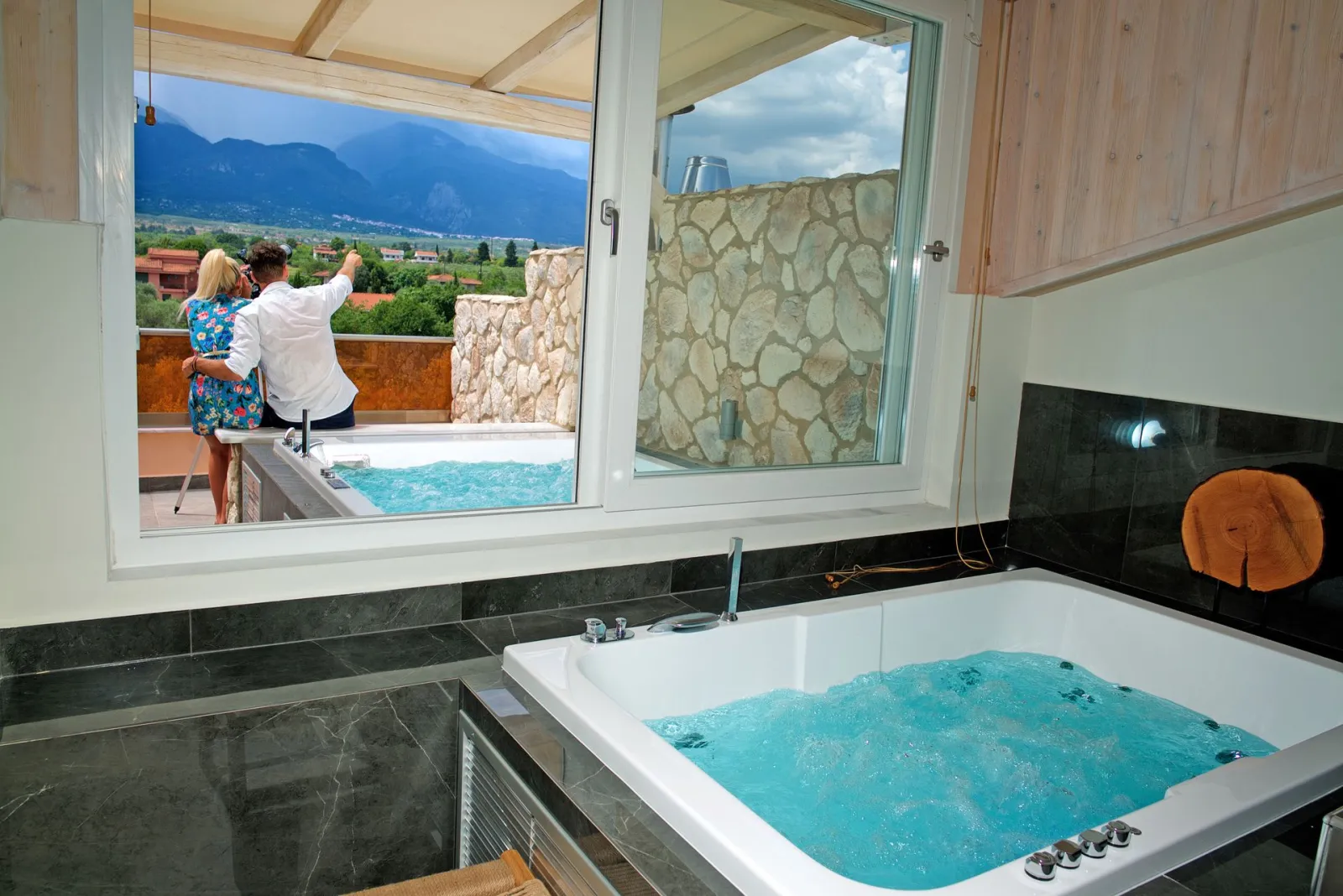 Executive Olympus View Suites Hot Tub