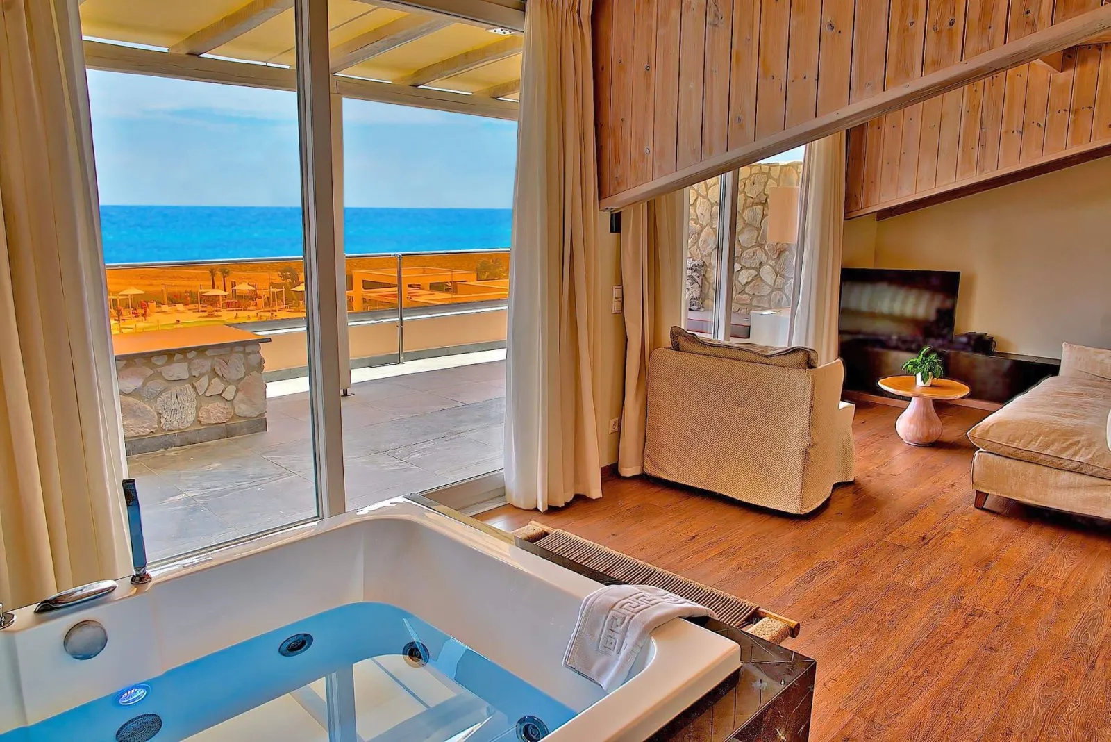 Executive Sea View Suite Hot Tub
