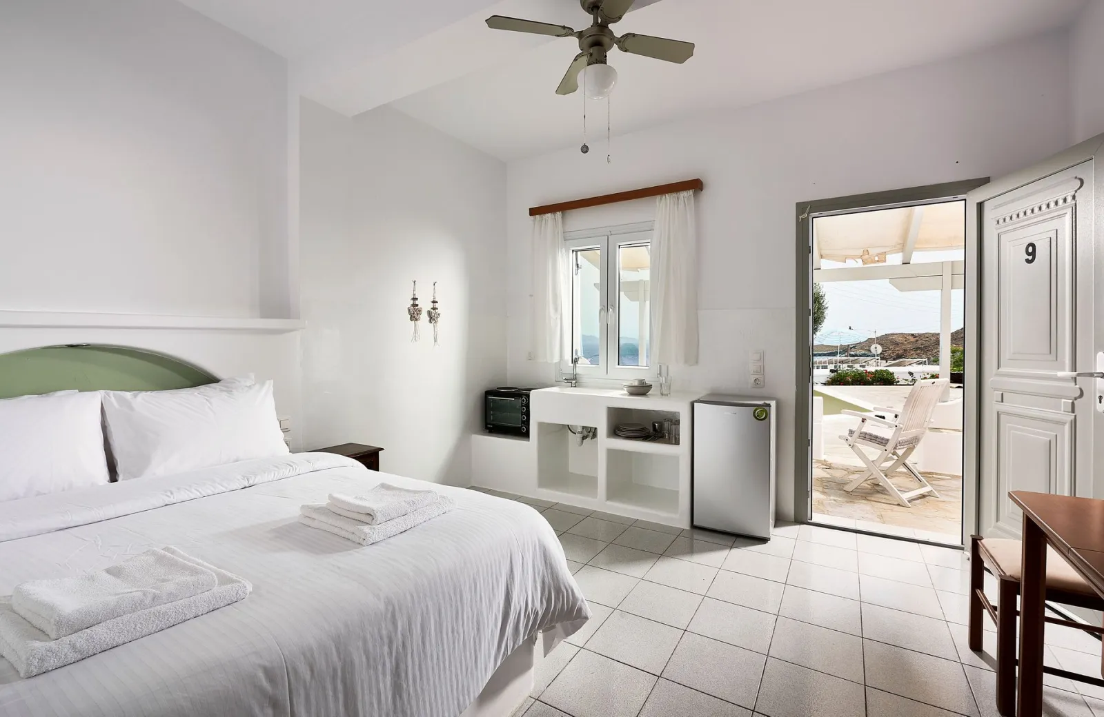 Double-Spaced Family Room with Sea View