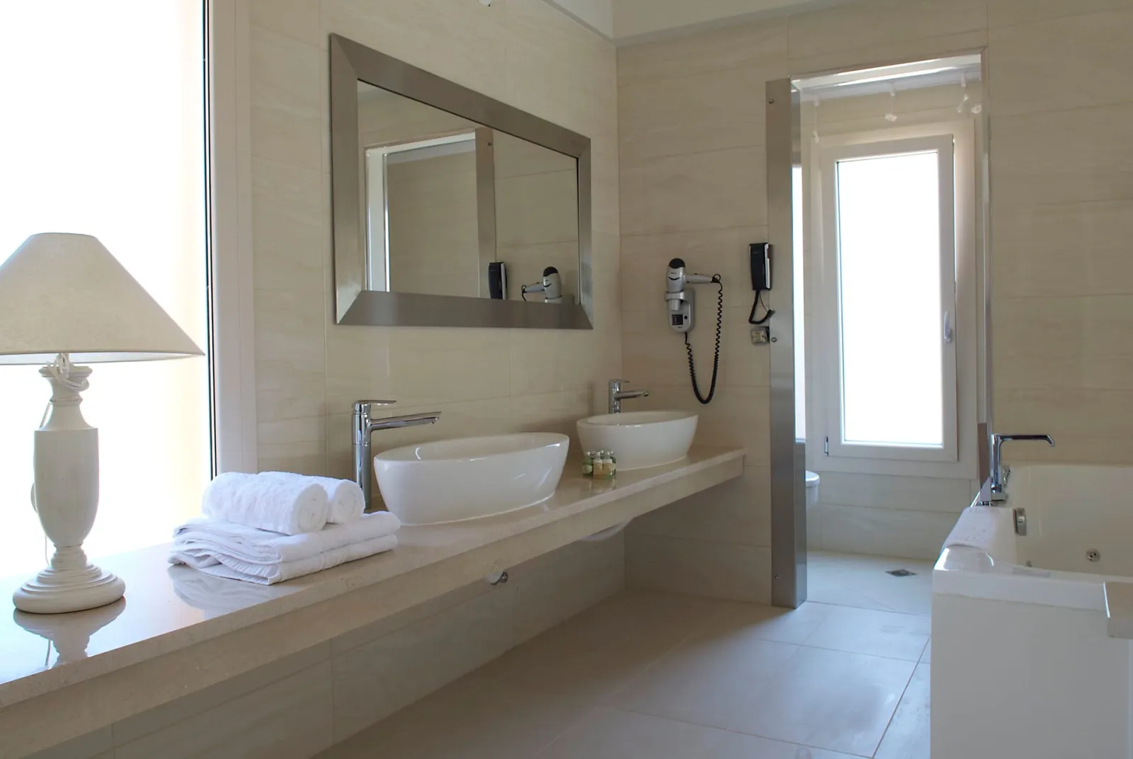 VIP VILLA WINTER ROOM ONLY with Fireplace and Hot Tub