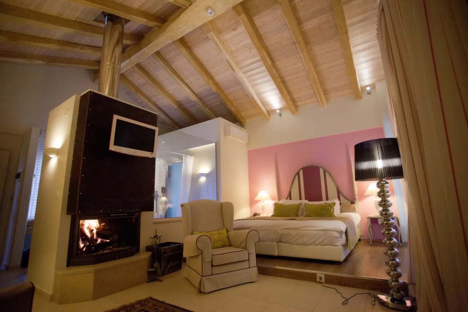 VIP VILLA WINTER ROOM ONLY with Fireplace and Hot Tub