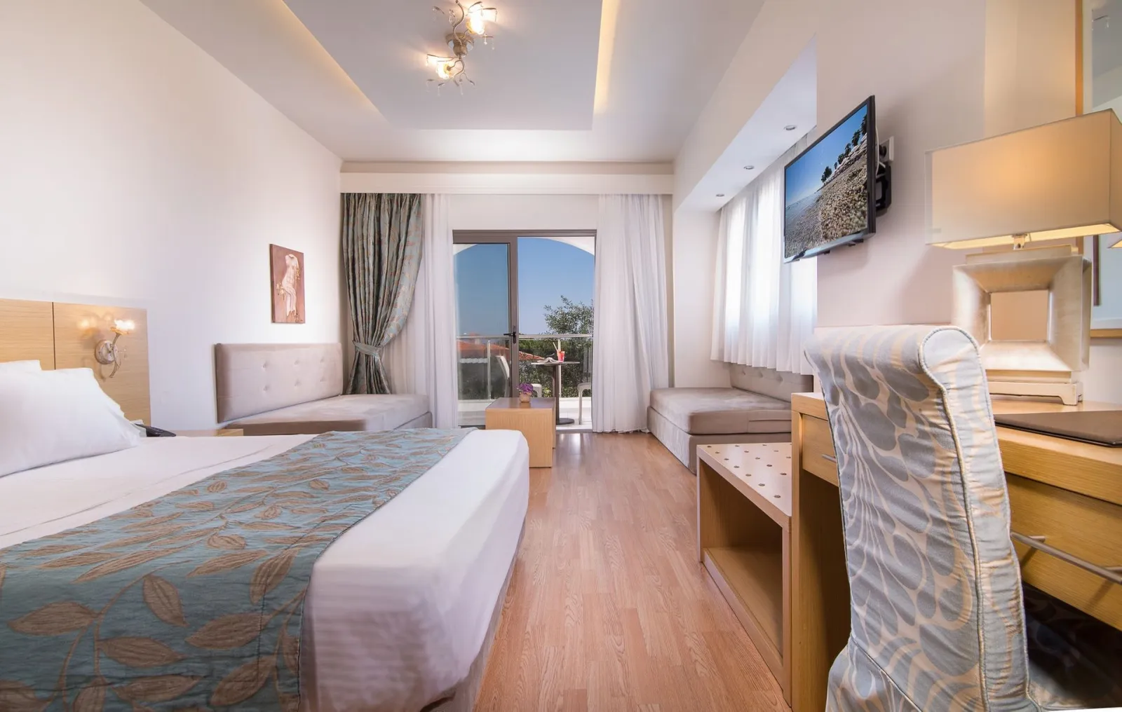Flegra Palace Superior Room