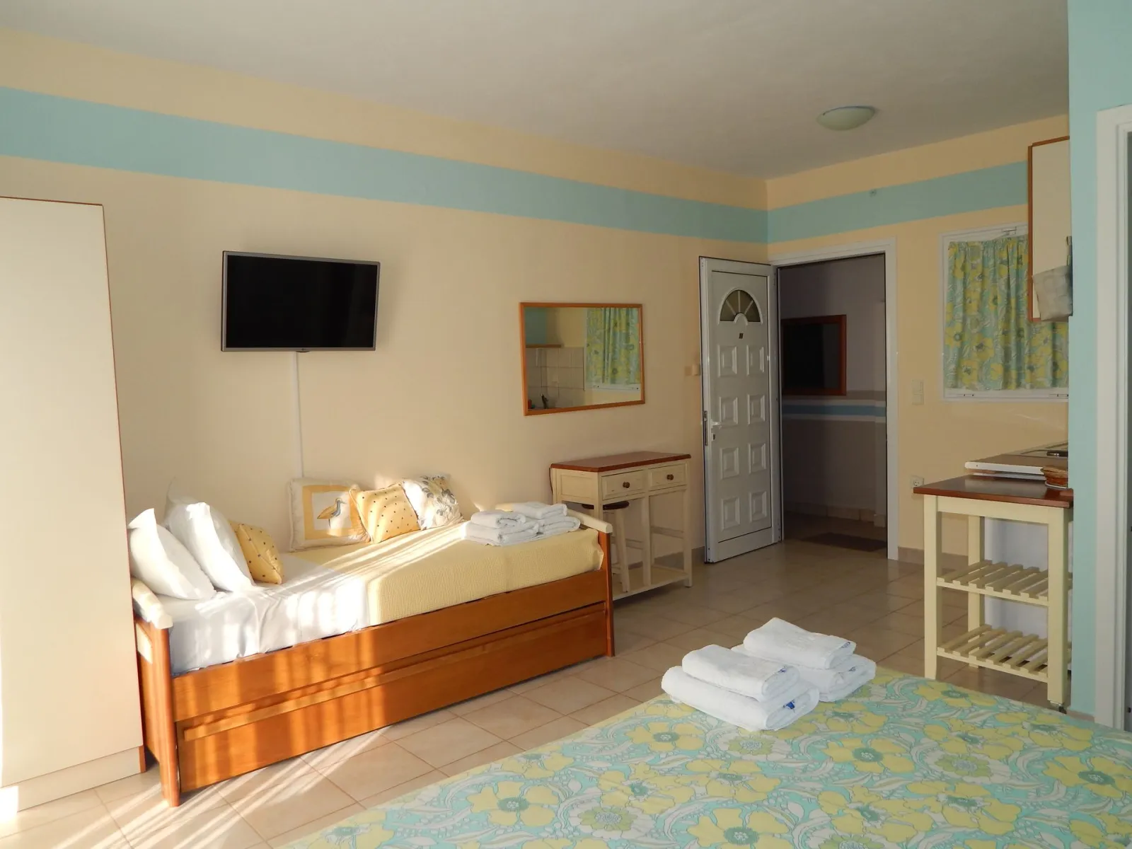 Studio with sea view (11)