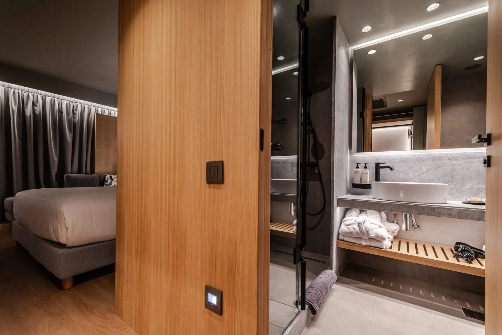 Comfort Triple City View Room
