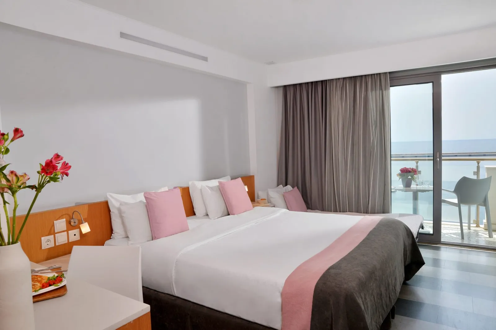 Double Room with Sea View (2 adults + 1 child)