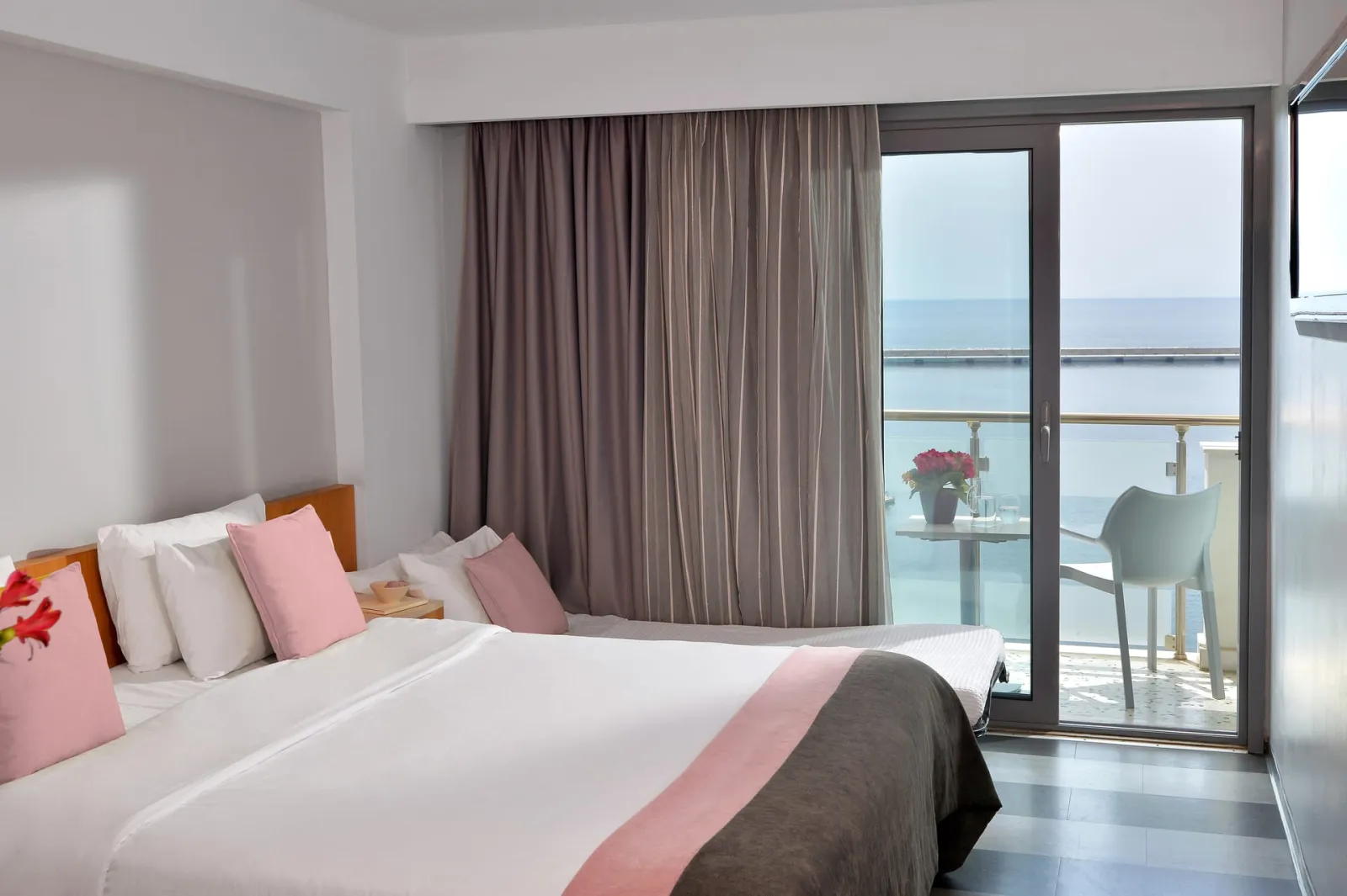Double Room with Sea View (2 adults + 1 child)