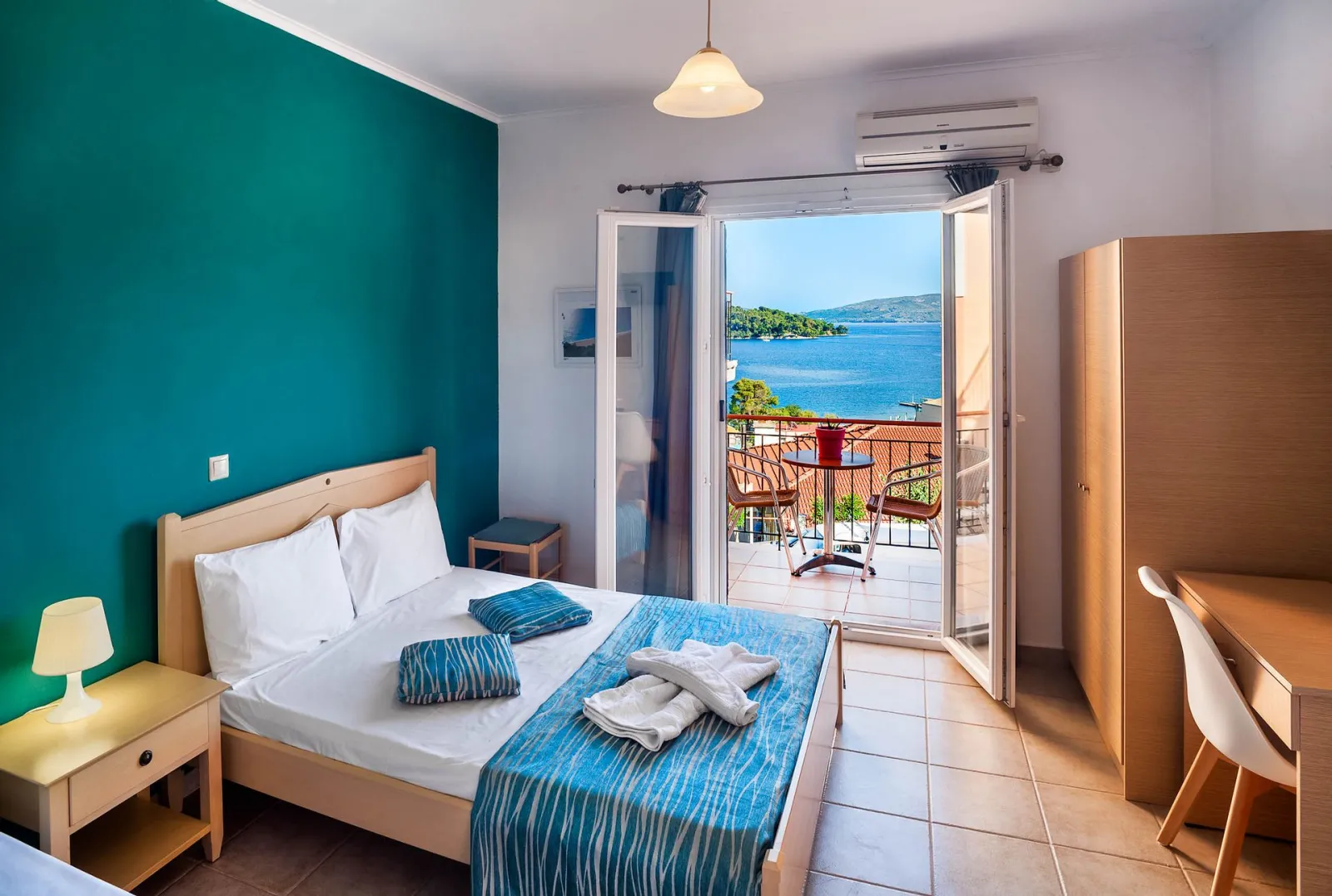 Family Apartment with Side Sea View