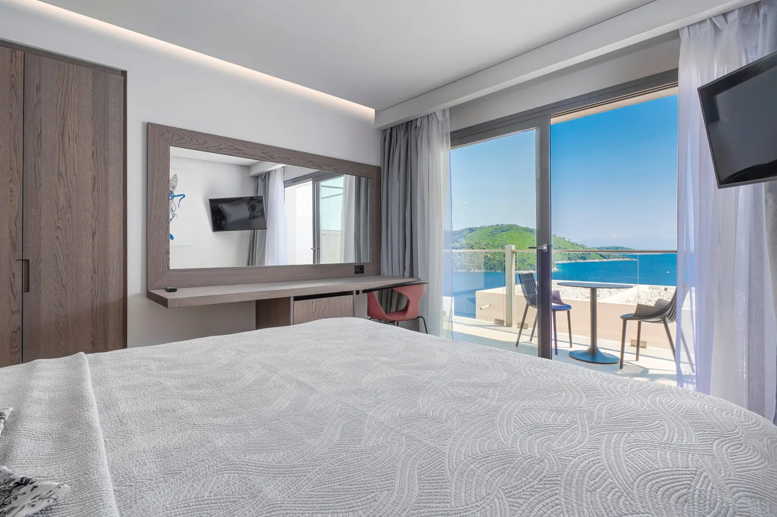 Twin or Double Room Sea View Elevated Ground Floor 38m²