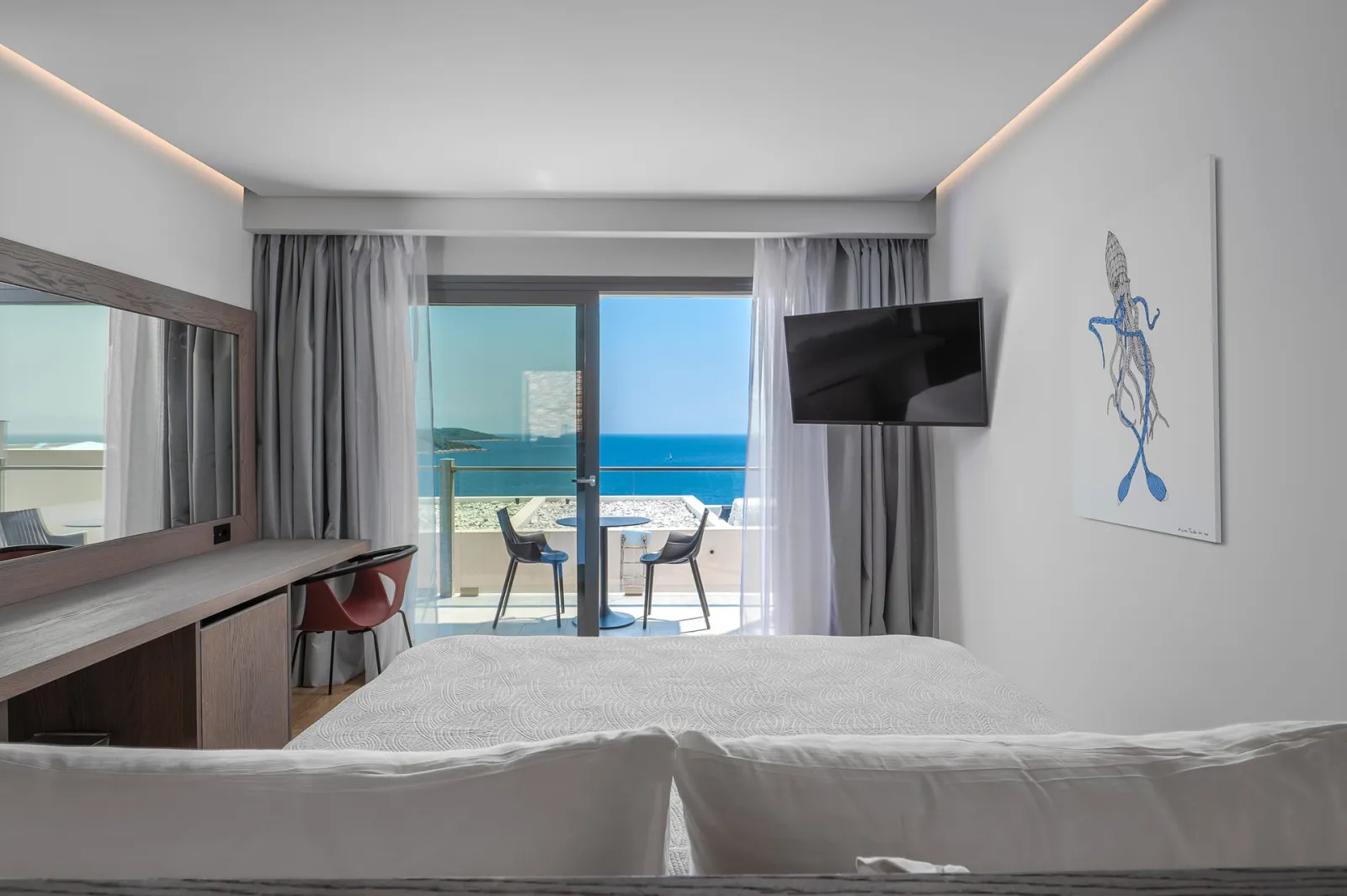 Twin or Double Room Sea View Elevated Ground Floor 38m²