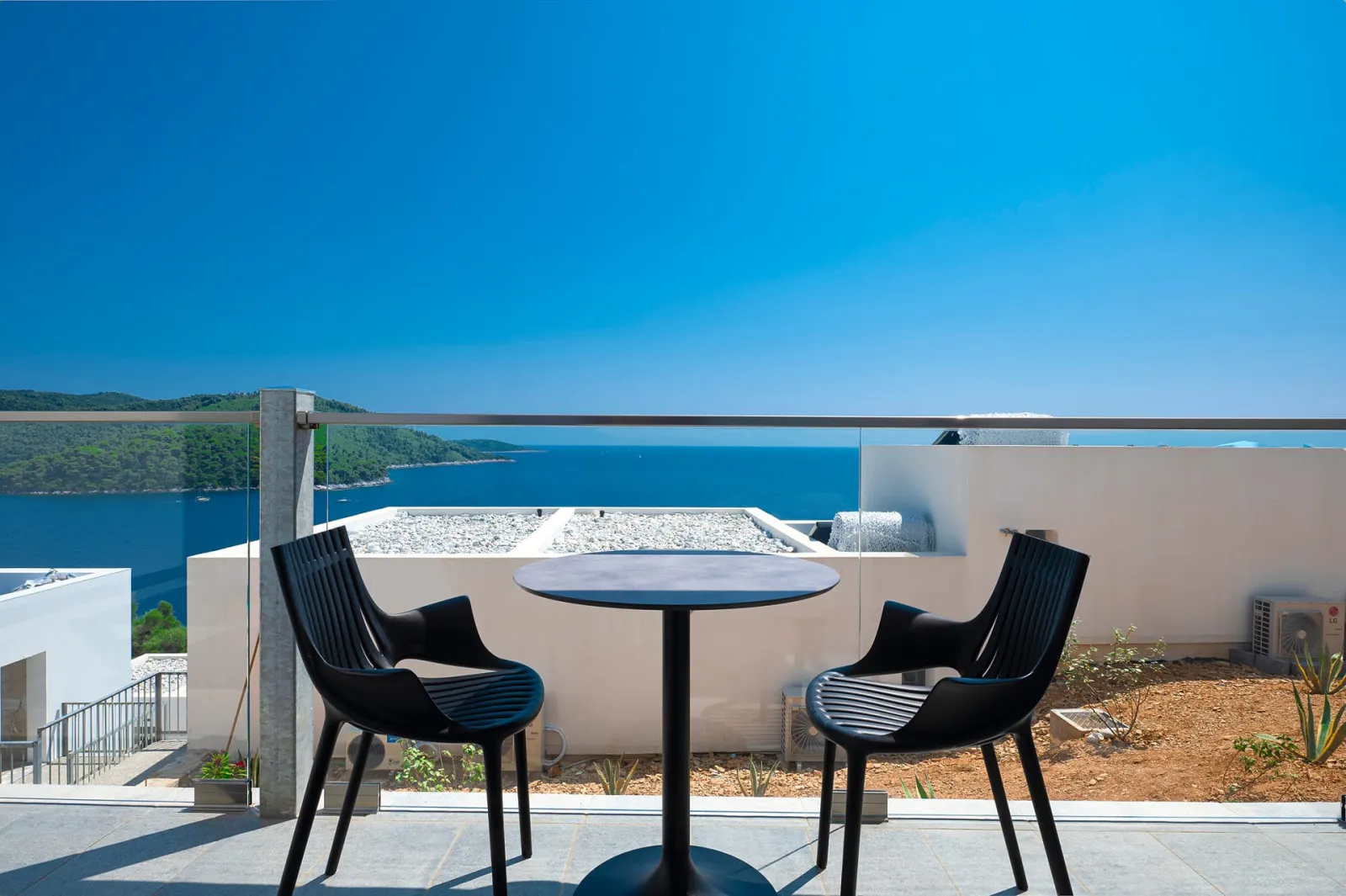 Twin or Double Room Sea View Elevated Ground Floor 38m²