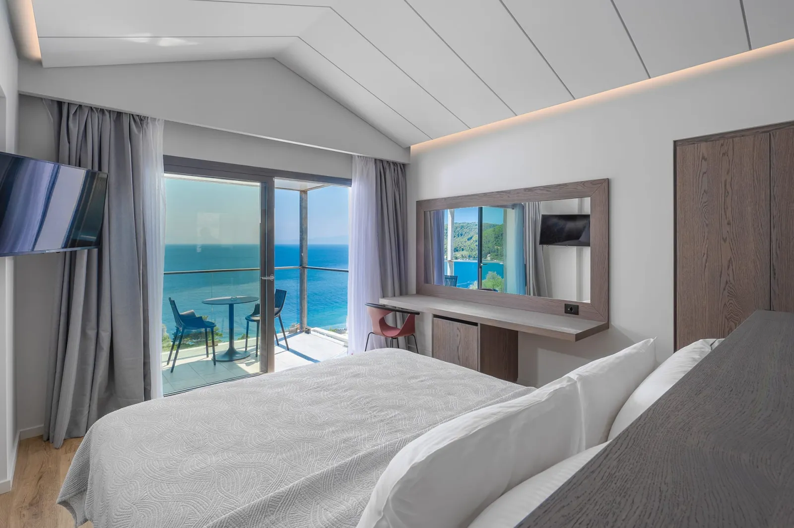 Twin or Double Room Panoramic Sea View 38m²