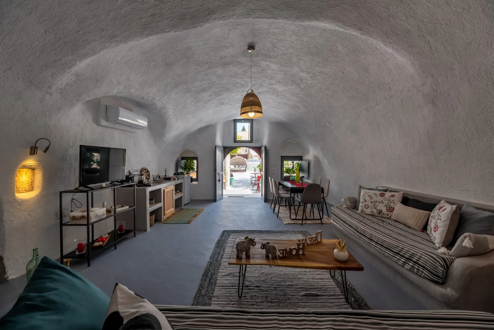Cave Luxury Suite