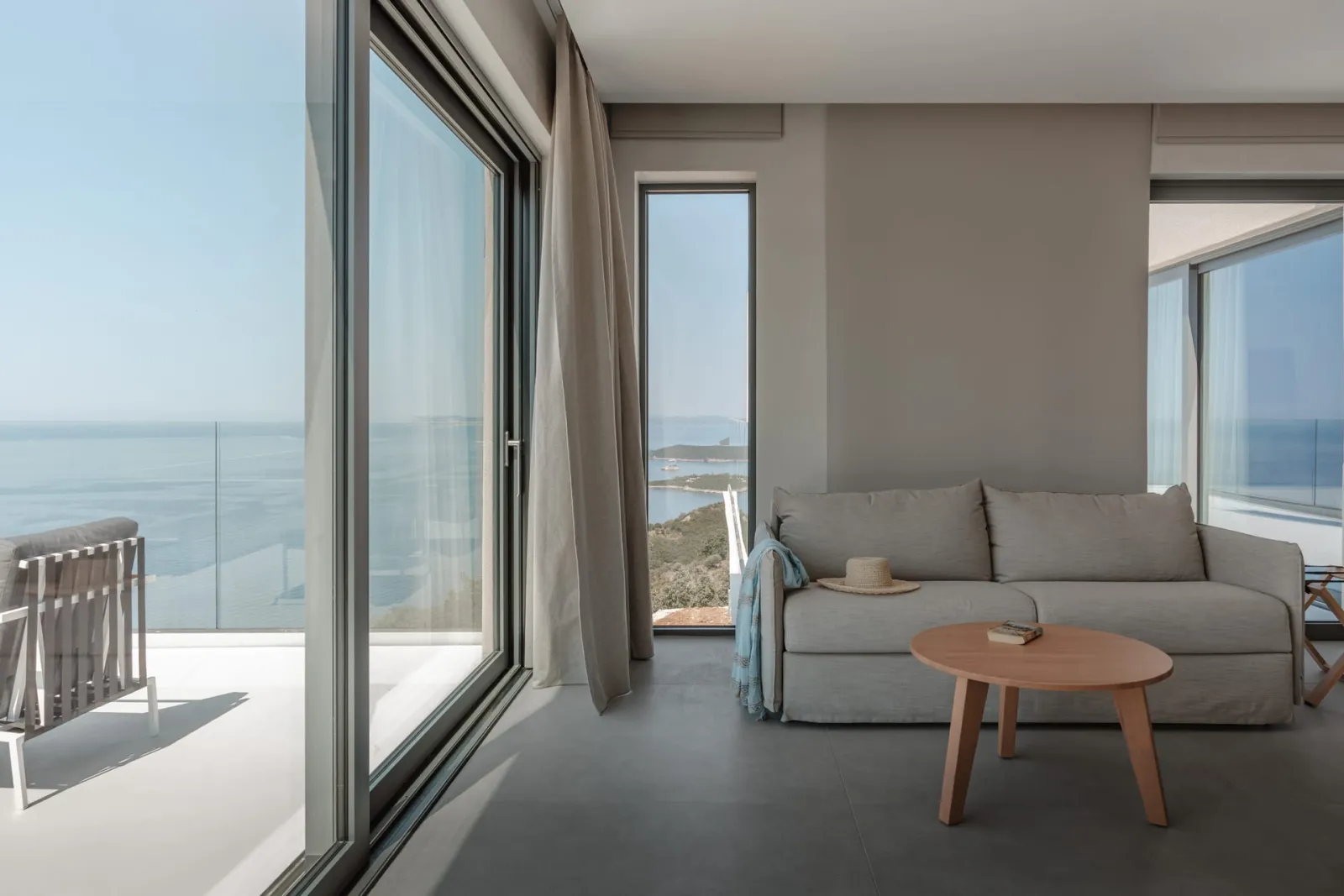Supreme Suite with Panoramic Sea View and Jetted tub