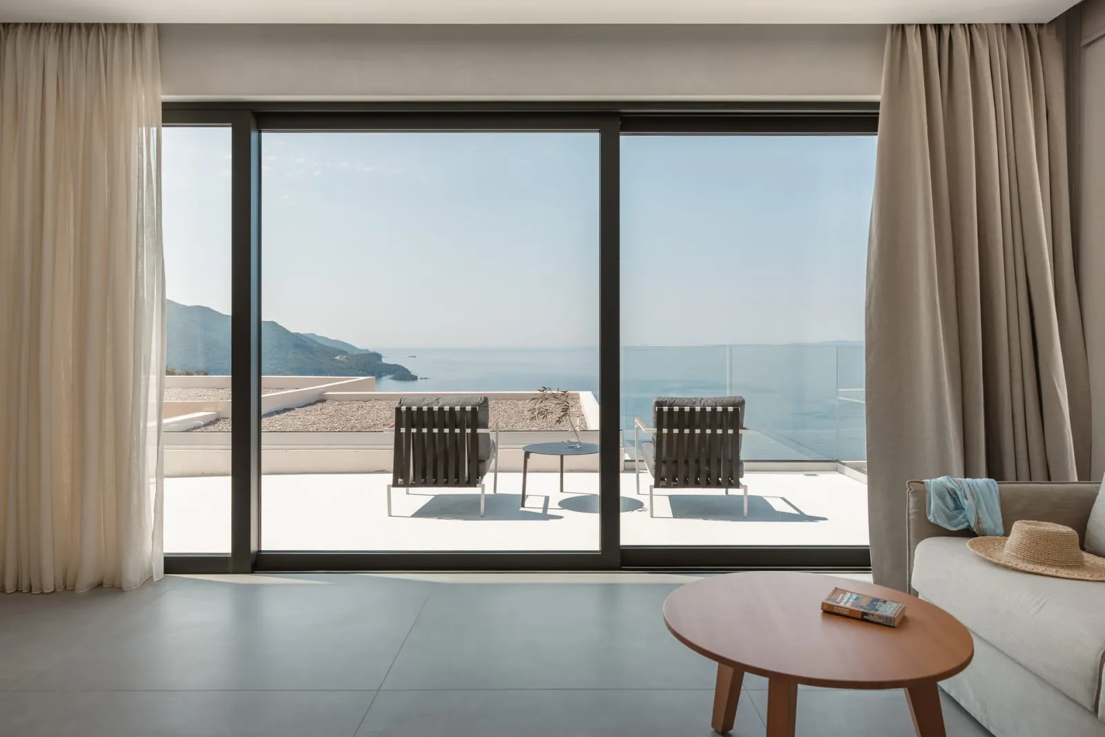 Supreme Suite with Panoramic Sea View and Jetted tub