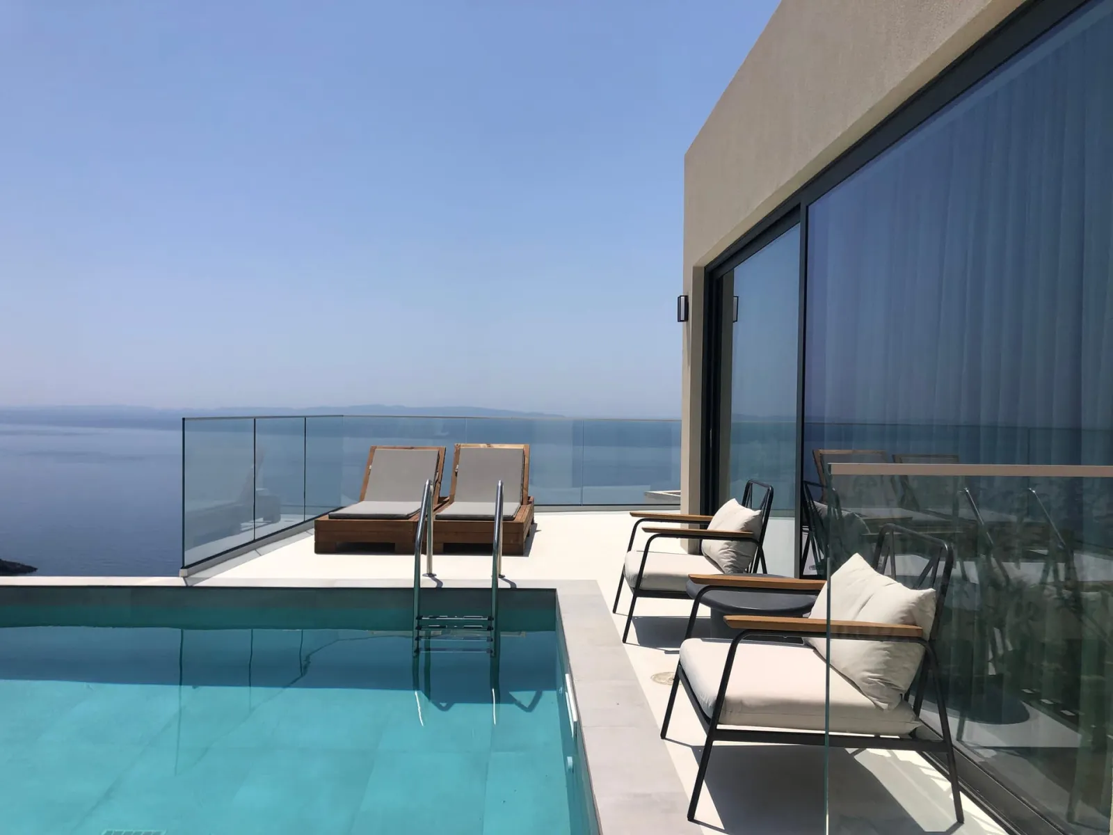 Signature Suite Panoramic Sea View with Private Pool