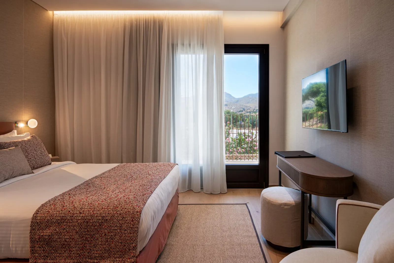 Classic Room with Mountain View (renovated)