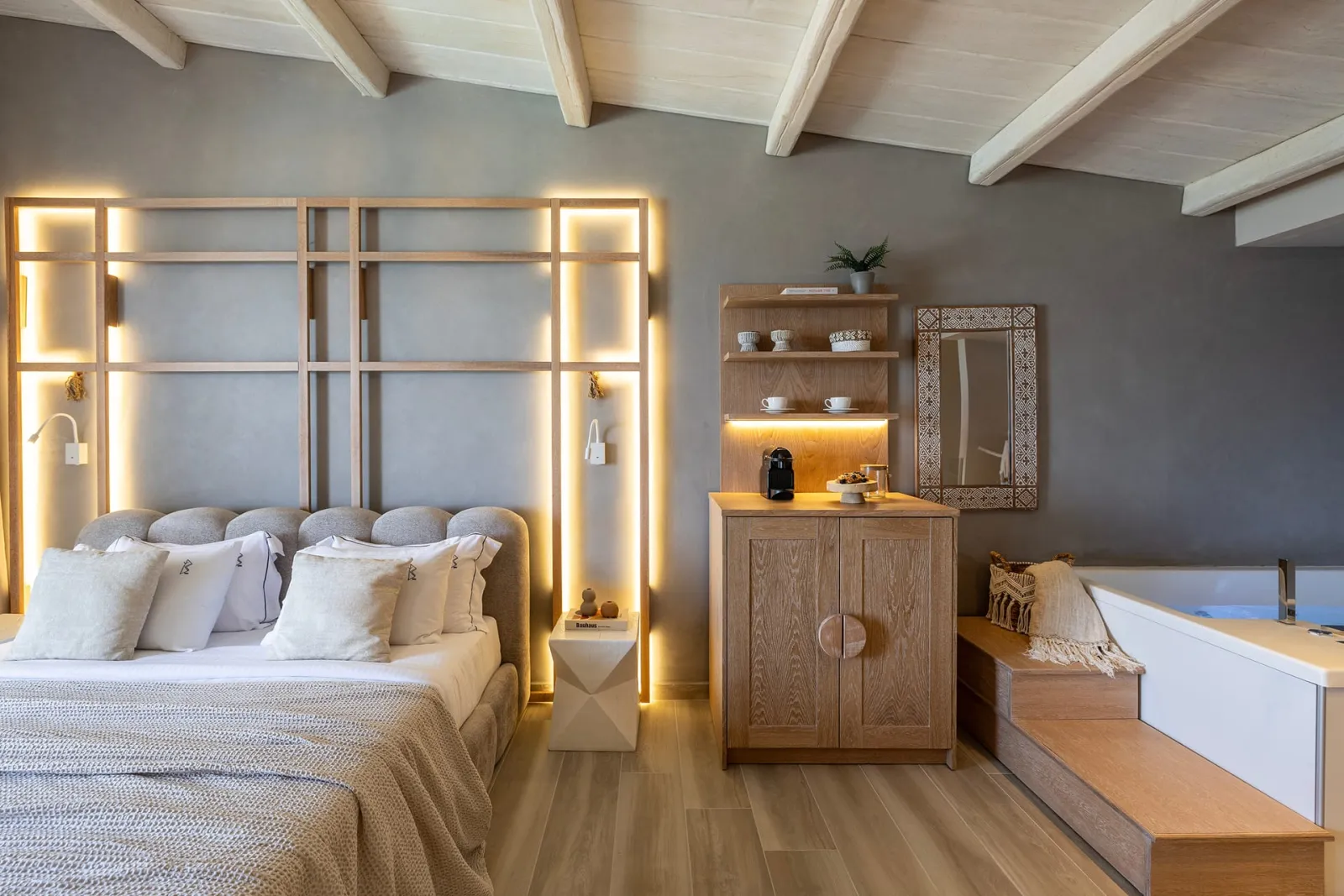 Mayasari Suite Sea View  | Indoor Jacuzzi