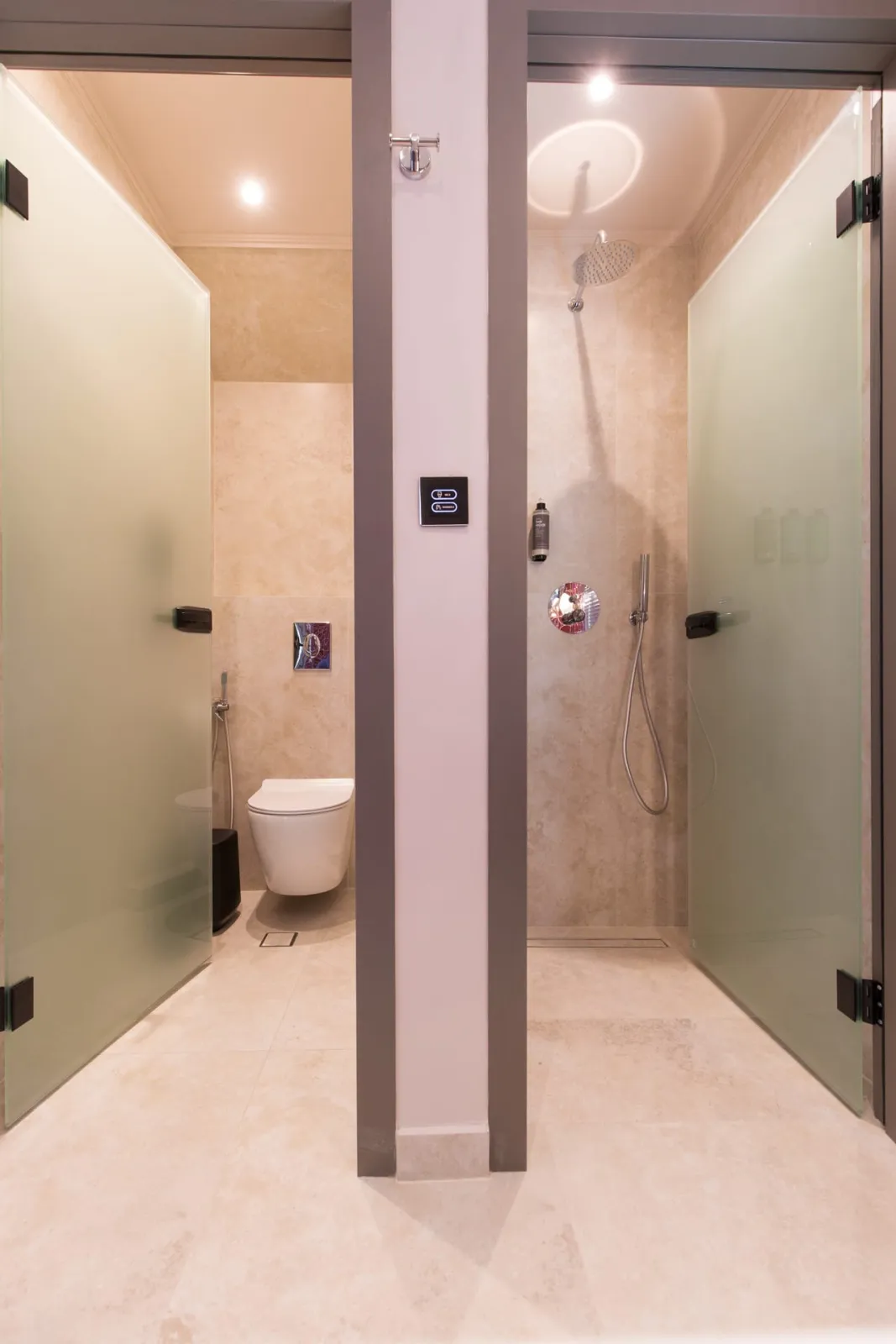 Deos Maisonette Jacuzzi Suite