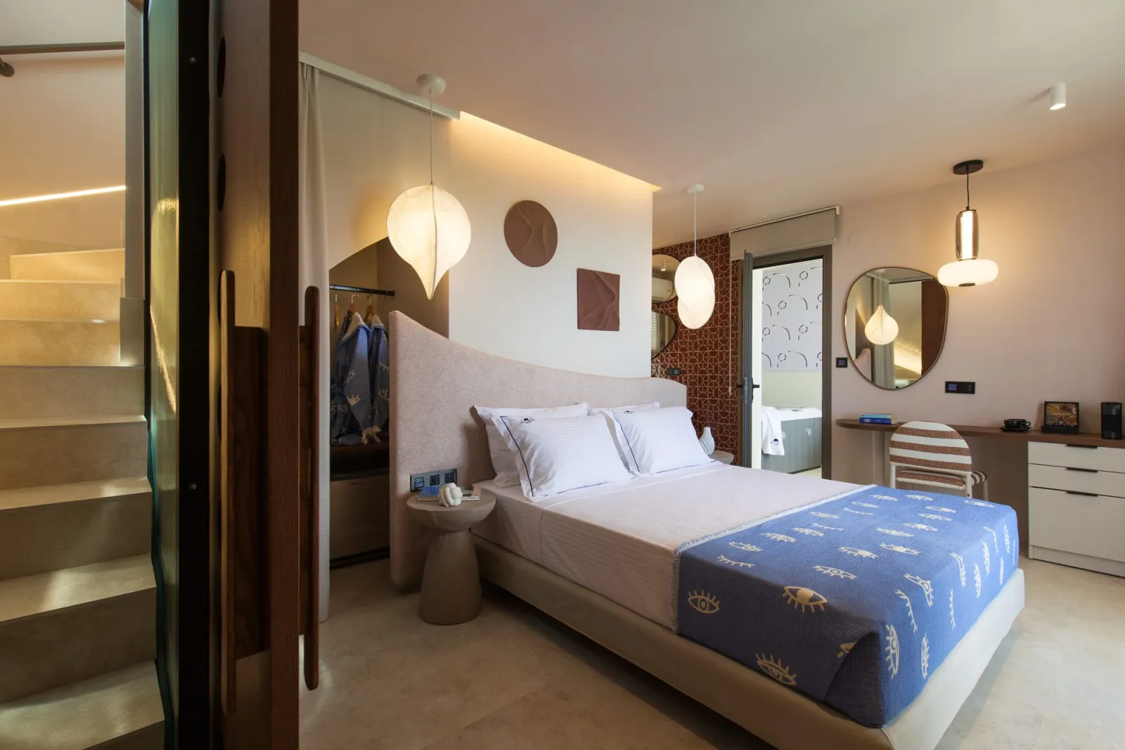 Deos Maisonette Jacuzzi Suite