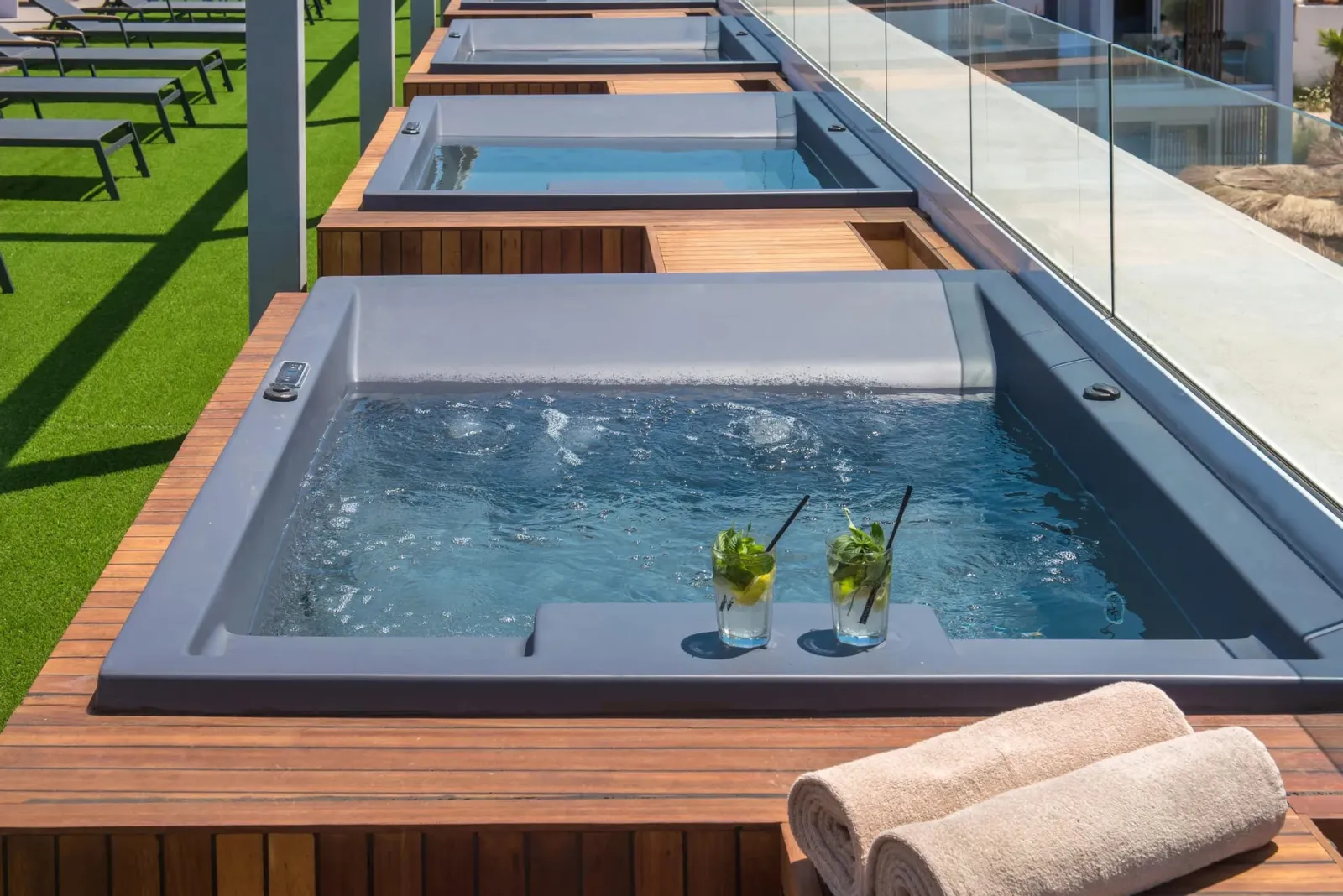 Sensus Superior Roof Garden Jacuzzi