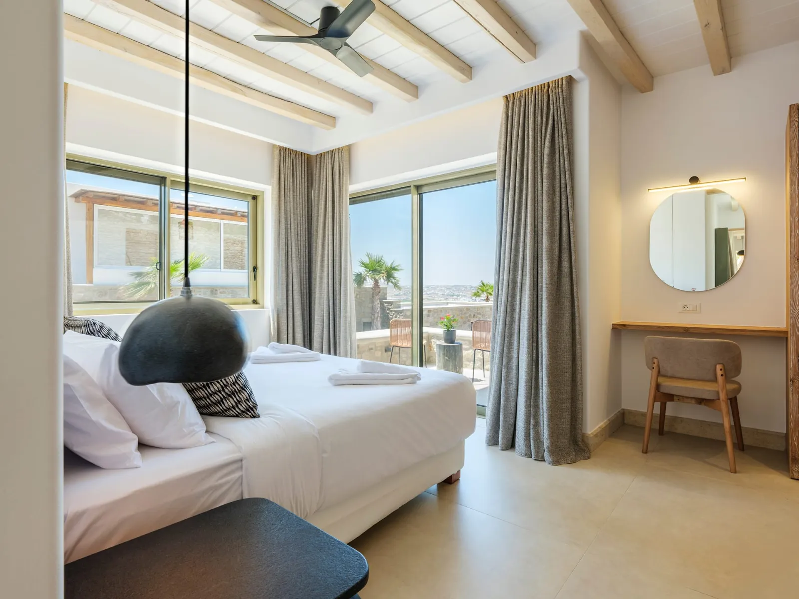 Executive One-bedroom Suite with heated Pool & Hydromassage