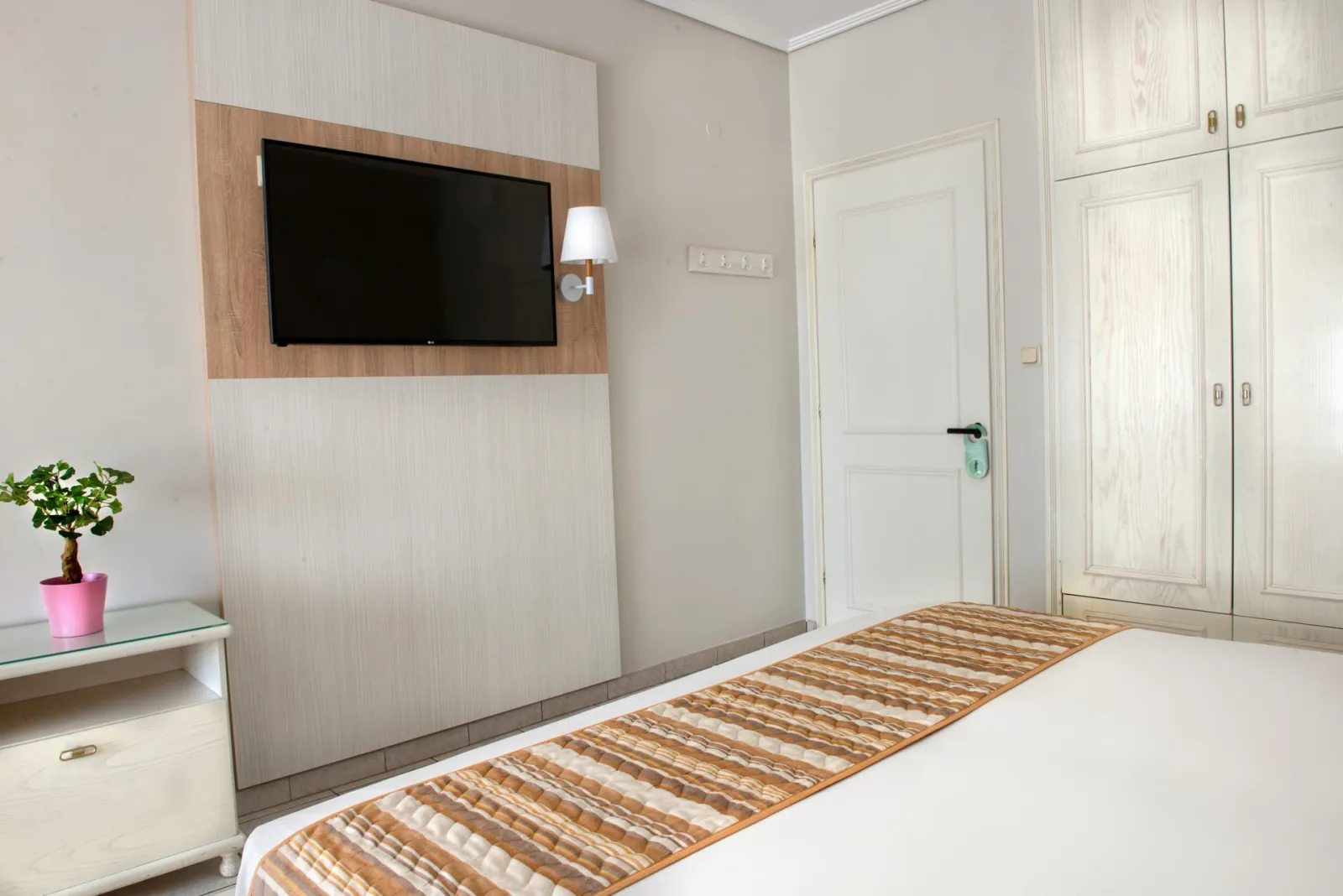 Comfort Quardable Room